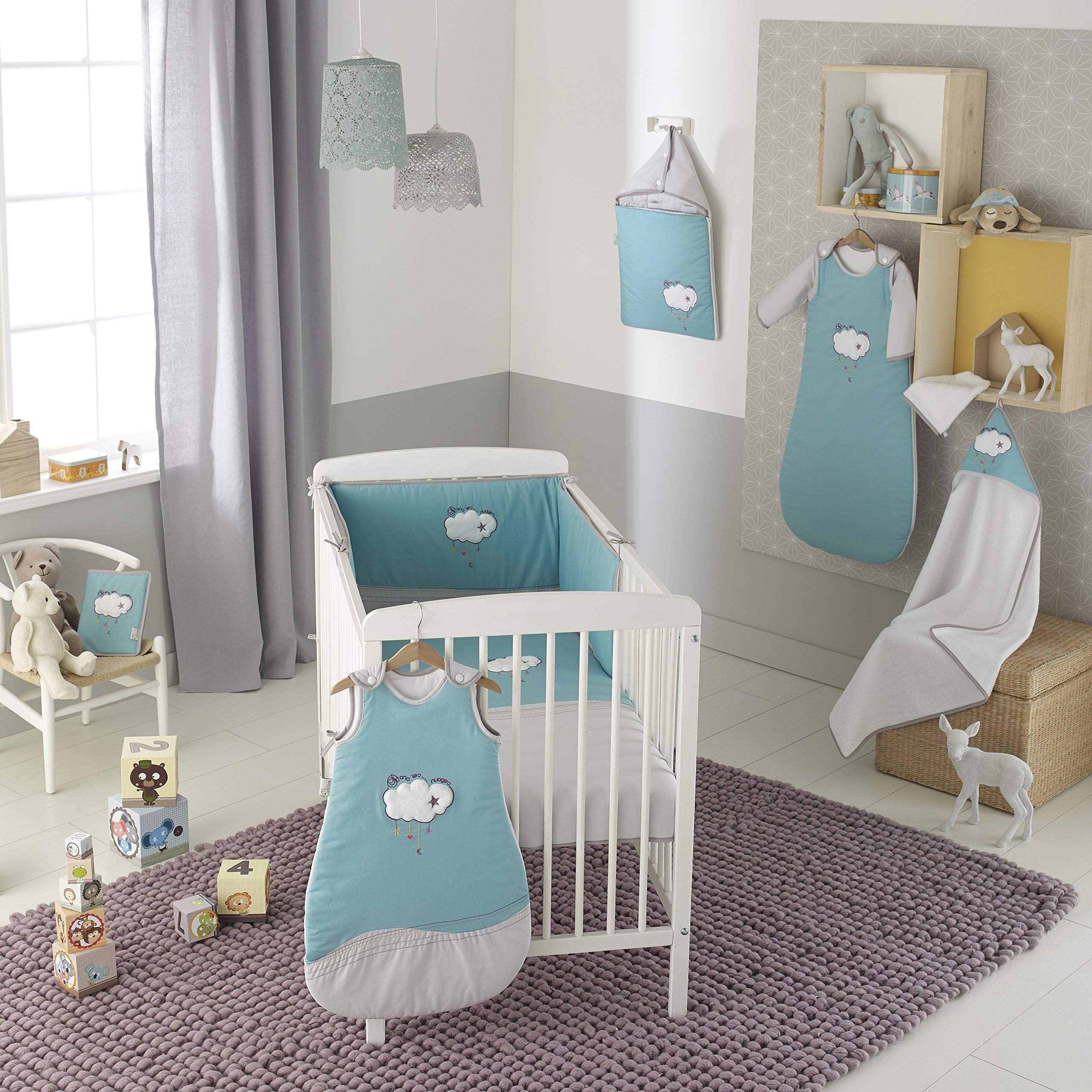 P'tit Basile - Housse de couette 100x135 cm ou 100x140 cm + Taie 40x60 cm - 100% coton BIO 57 fils - Parure de couette bébé brodée Dans les Nuages - Coloris gris et turquoise - lit 60x120 ou 70x140 cm