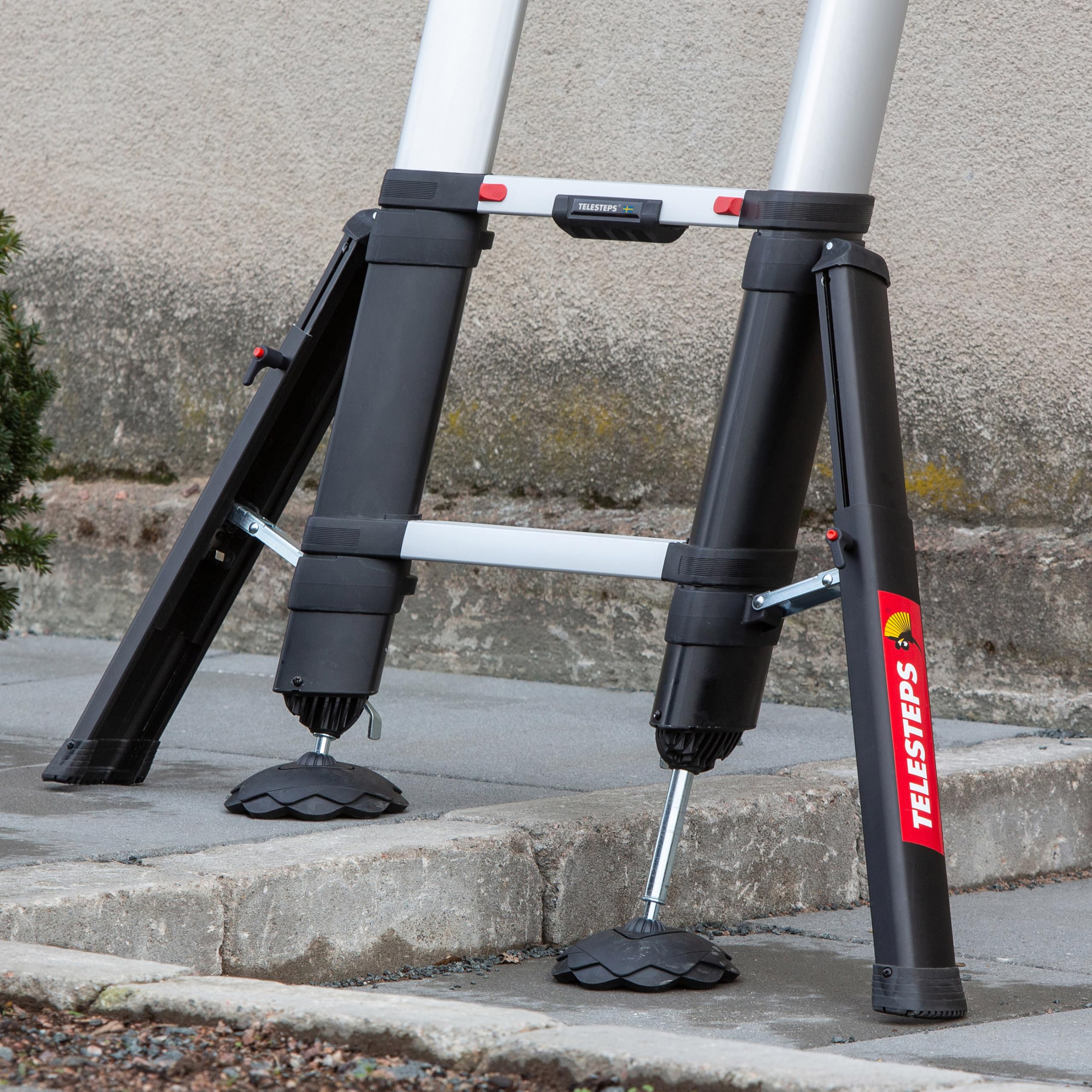 Telesteps Pieds de sécurité réglables pour échelles de I Seulement compatible avec produits de I Parfaitement adapté aux surfaces inégales I Déployable à une hauteur de 220mm max I 9190-209