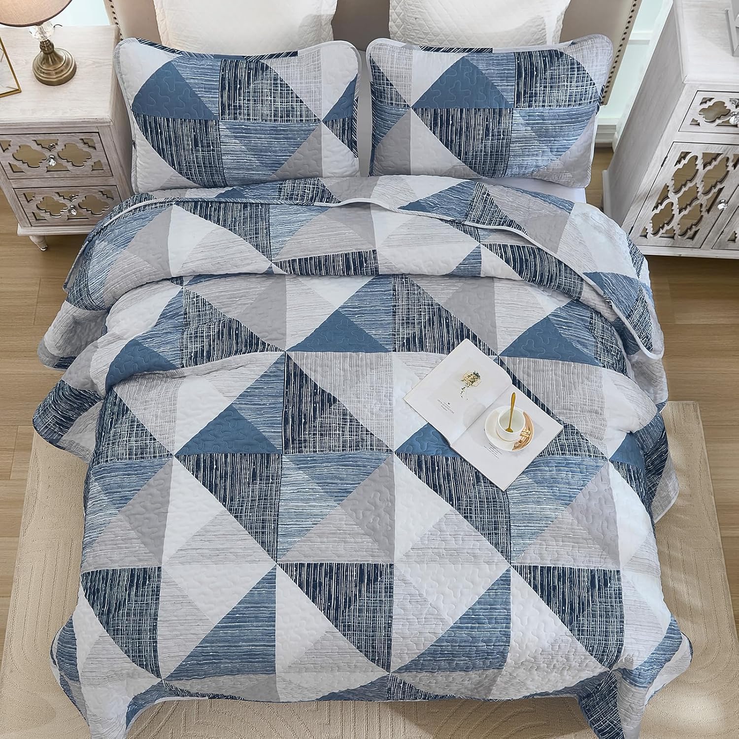 Dintszyayue Quilt Queen Size Blue, 3 Pieces Patchwork Bedspread Bedding for Queen Size Bed, Soft Lightweight Microfiber Geometric Coverlet Set for All Season Quilt with 2 Pillowcases - Image 3