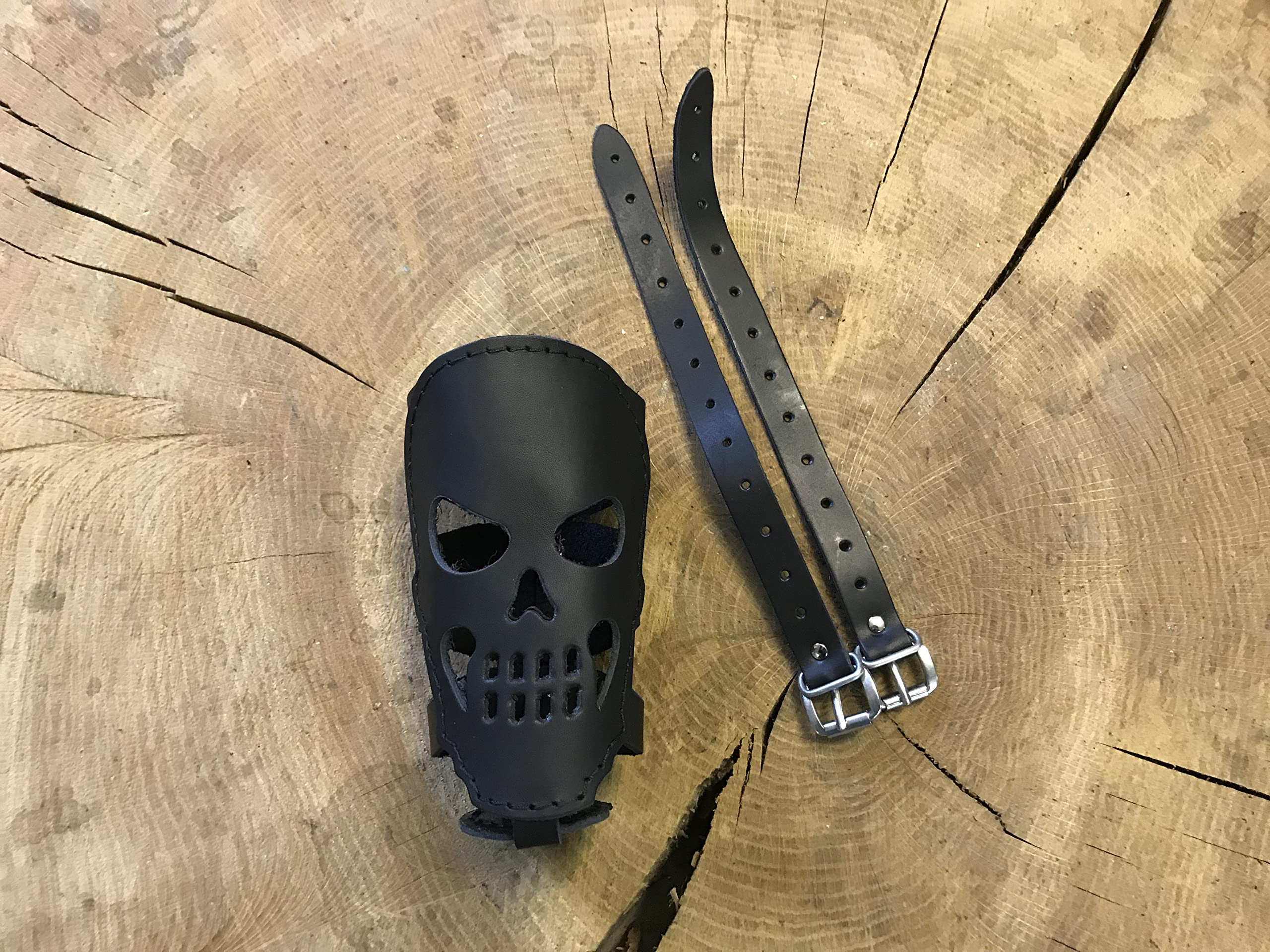 Support pour Gourde en Cuir Noir Motif tête de Mort Compatible avec Harley Davidson, Heritage, Streetbob, Fatbob, Low Rider,