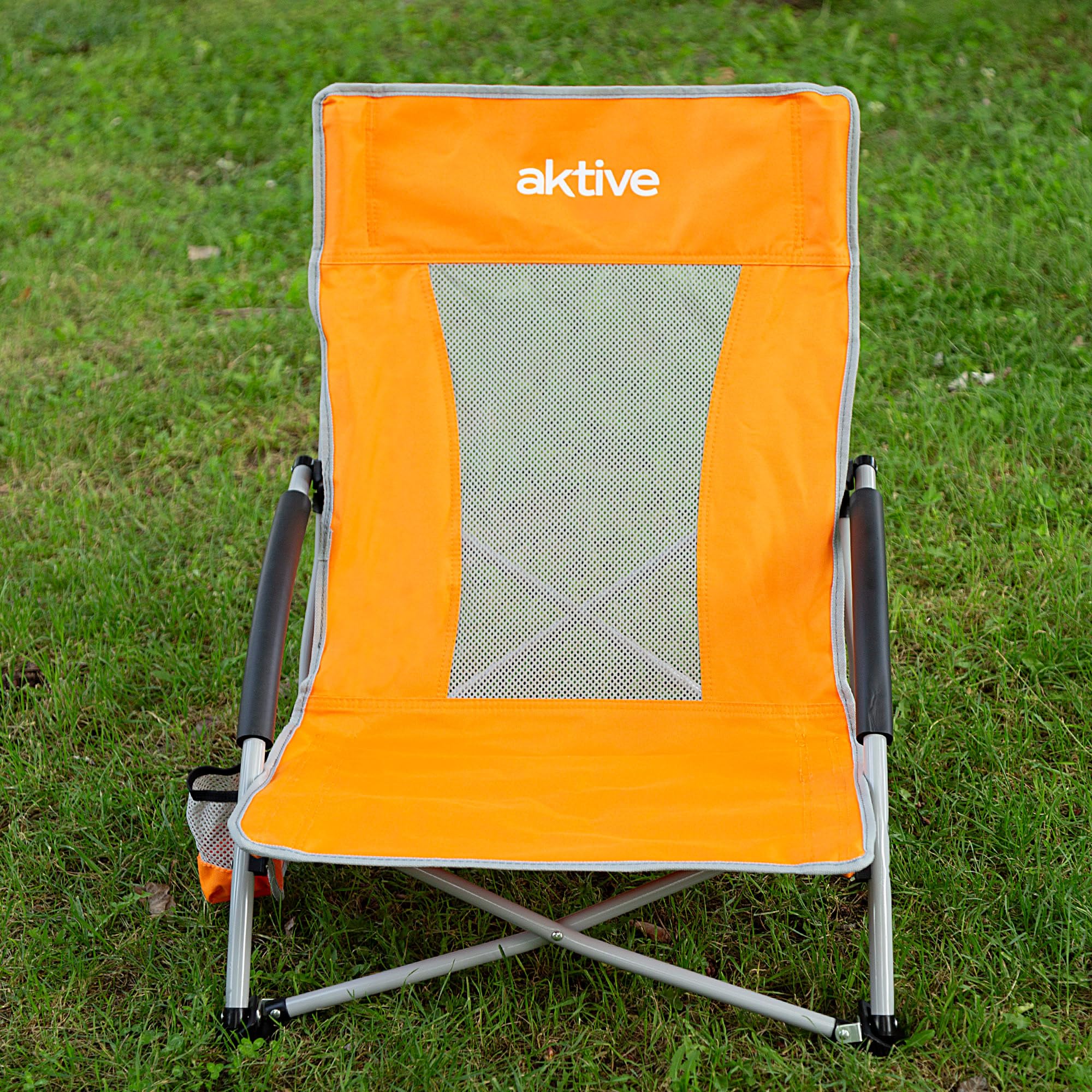 AKTIVE Lot de 4 chaises de Plage Pliantes, Assise Basse, 50 x 51 x 67 cm, en Acier, Polyester et Maille, accoudoirs rembourrés, avec Dessous de Verre latéral, Max 110 kg, Housse de Transport Incluse