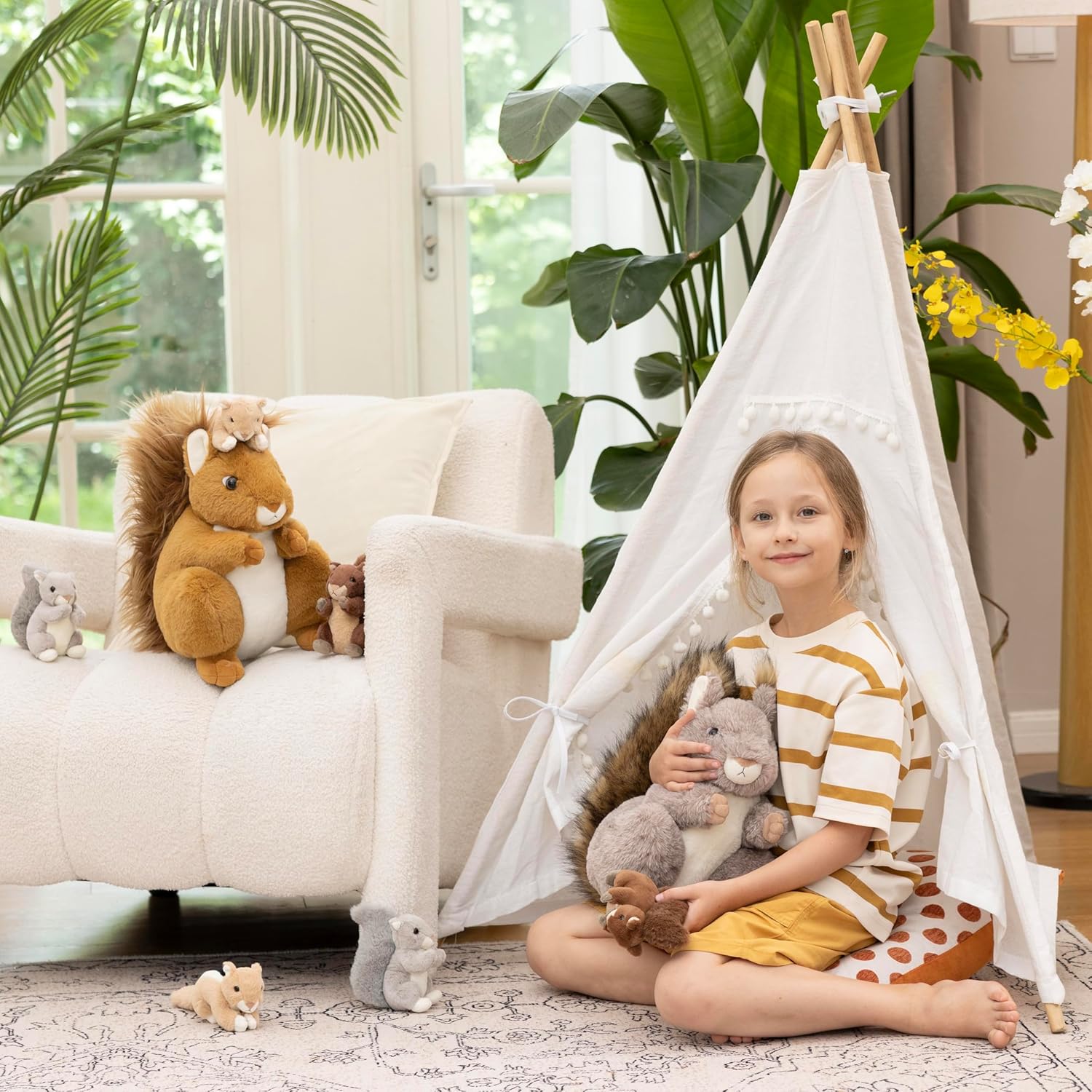 MaoGoLan 4Pcs Squirrels Stuffed Animal, Realistic Squirrel Plush Toys with 3 Baby Squirrels for Small Hand, Adorable Stuffed Squirrels Gift for Forest Animal Lover,Girls,Boys,Kids,Baby Shower