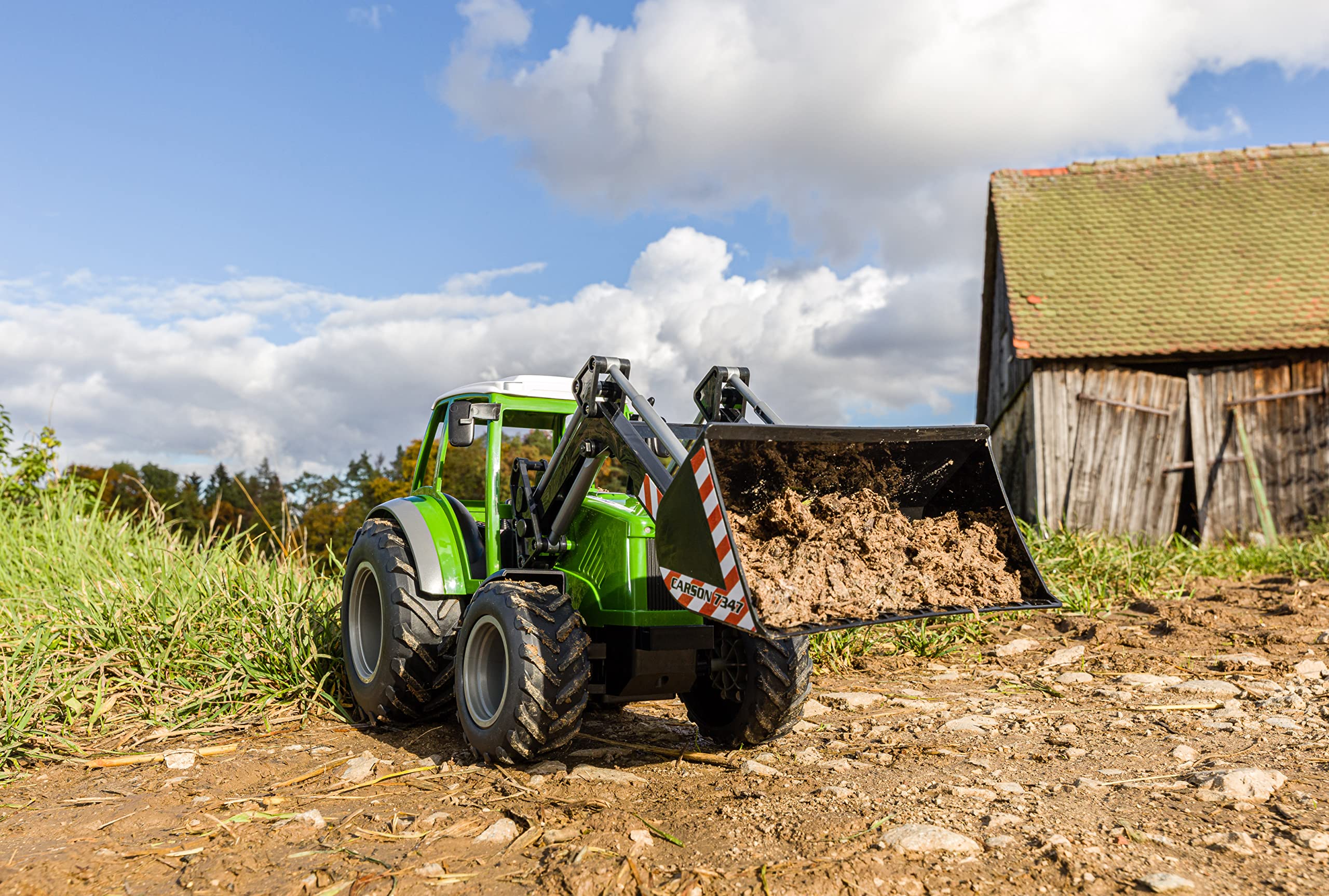 Carson 500907347 Tractor RC con Cargador Frontal 1:16 - Vehículo teledirigido, vehículo agrícola para niños a Partir de 8 años, Apto para Uso en Exteriores, Pilas y Mando a Distancia incluidos