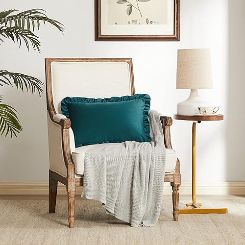 Vista 105 de GIGIZAZA Juego de 2 fundas de almohada de lujo de 18 x 18 pulgadas, fundas decorativas de terciopelo con volantes para sofá Verde azulado