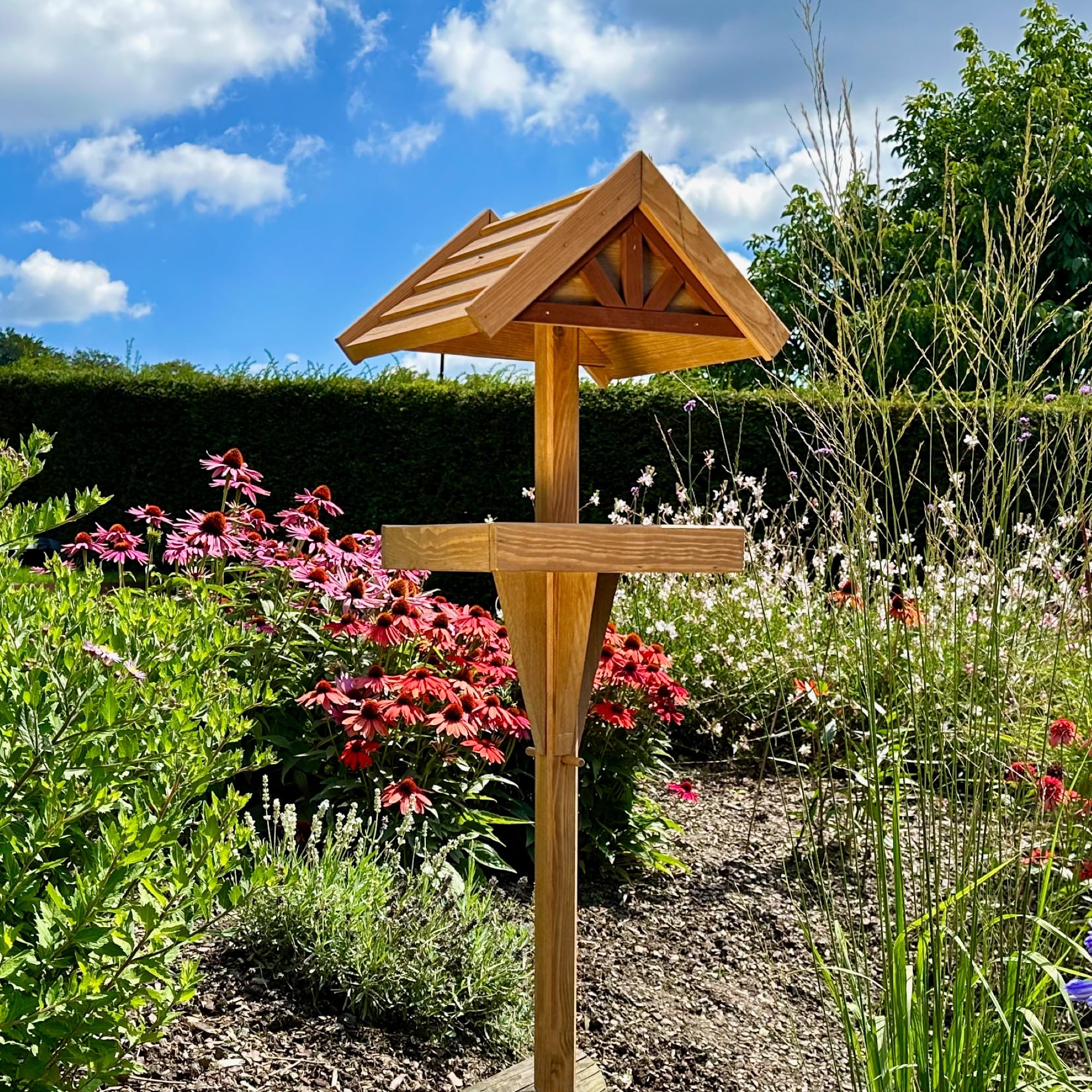 GARTENETAGE Höhenverstellbares Vogelhaus mit Ständer wetterfest/massives Vogelhaus Holz mit Erdspieß/Vogelfutterhaus mit Ständer/Robustes Vogelhäuschen für Ihren Garten