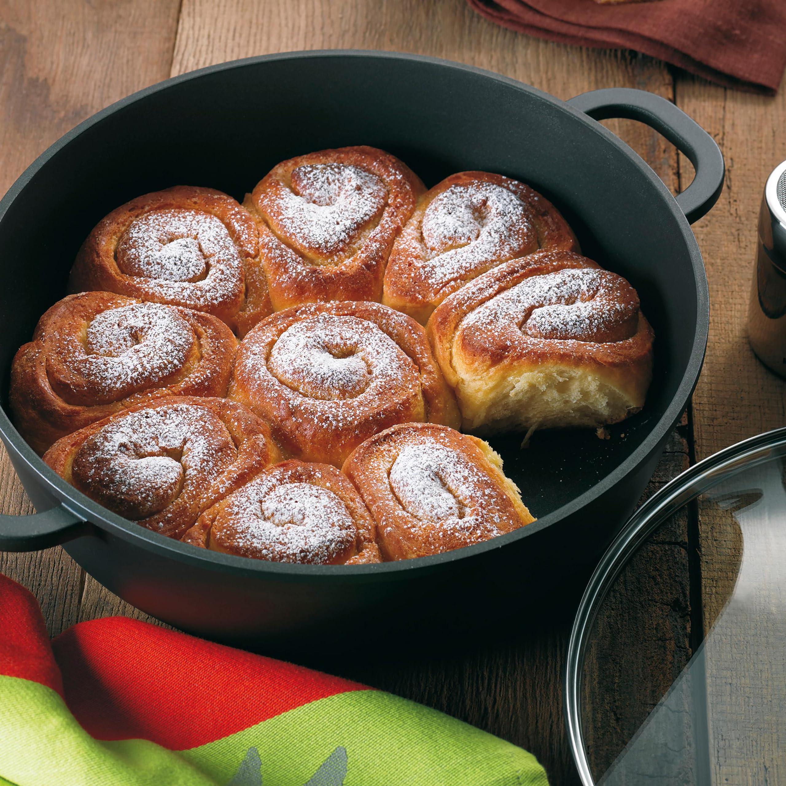 kela Aluguss Schmorpfanne 32 cm hoher Rand KERROS, Induktion Servierpfanne beschichtet mit Deckel, Paella Pfanne