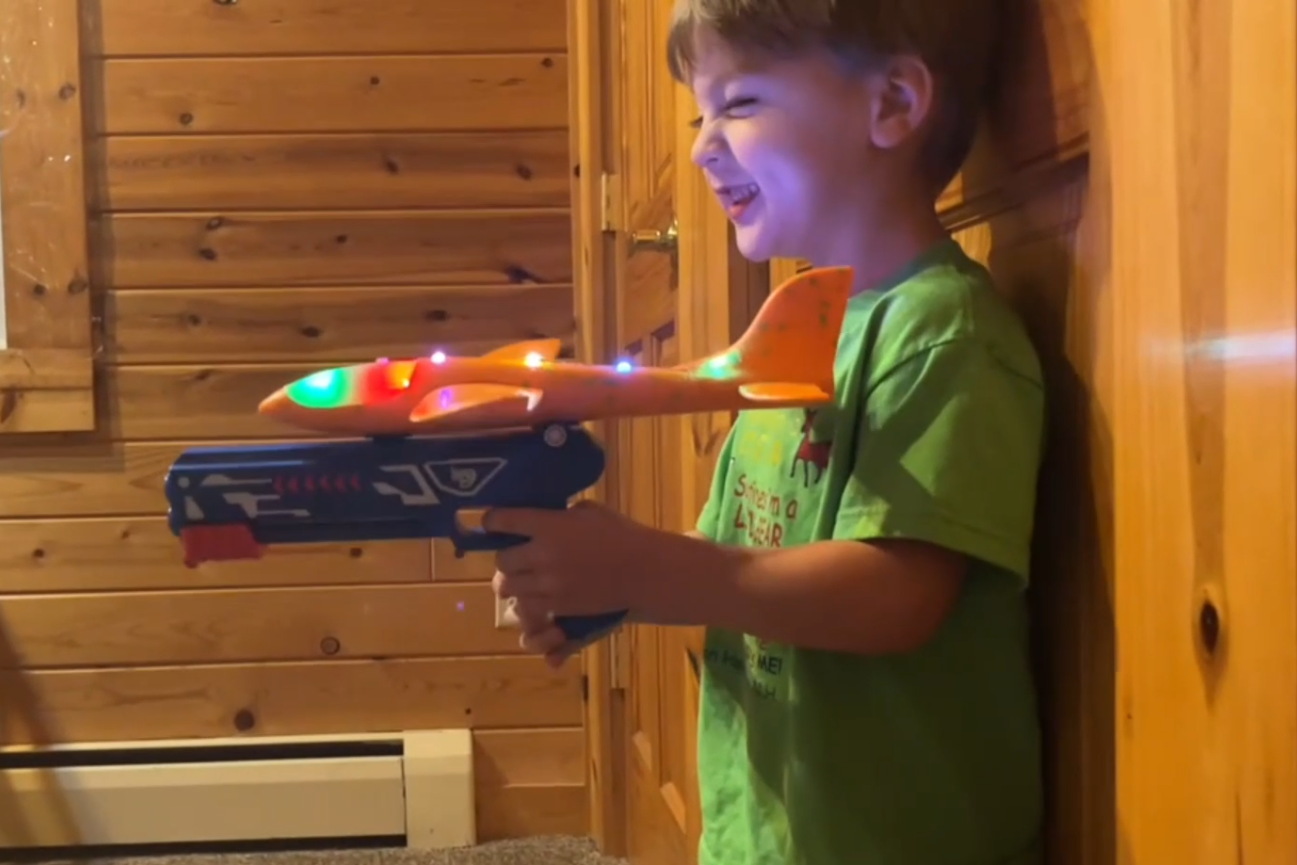 Doloowee Bogen und Pfeil für Kinderspielzeug mit LED-Leuchten - 27Pcs Doloowee Bogen und Pfeil für Kinderspielzeug mit LED-Leuchten - 27Pcs