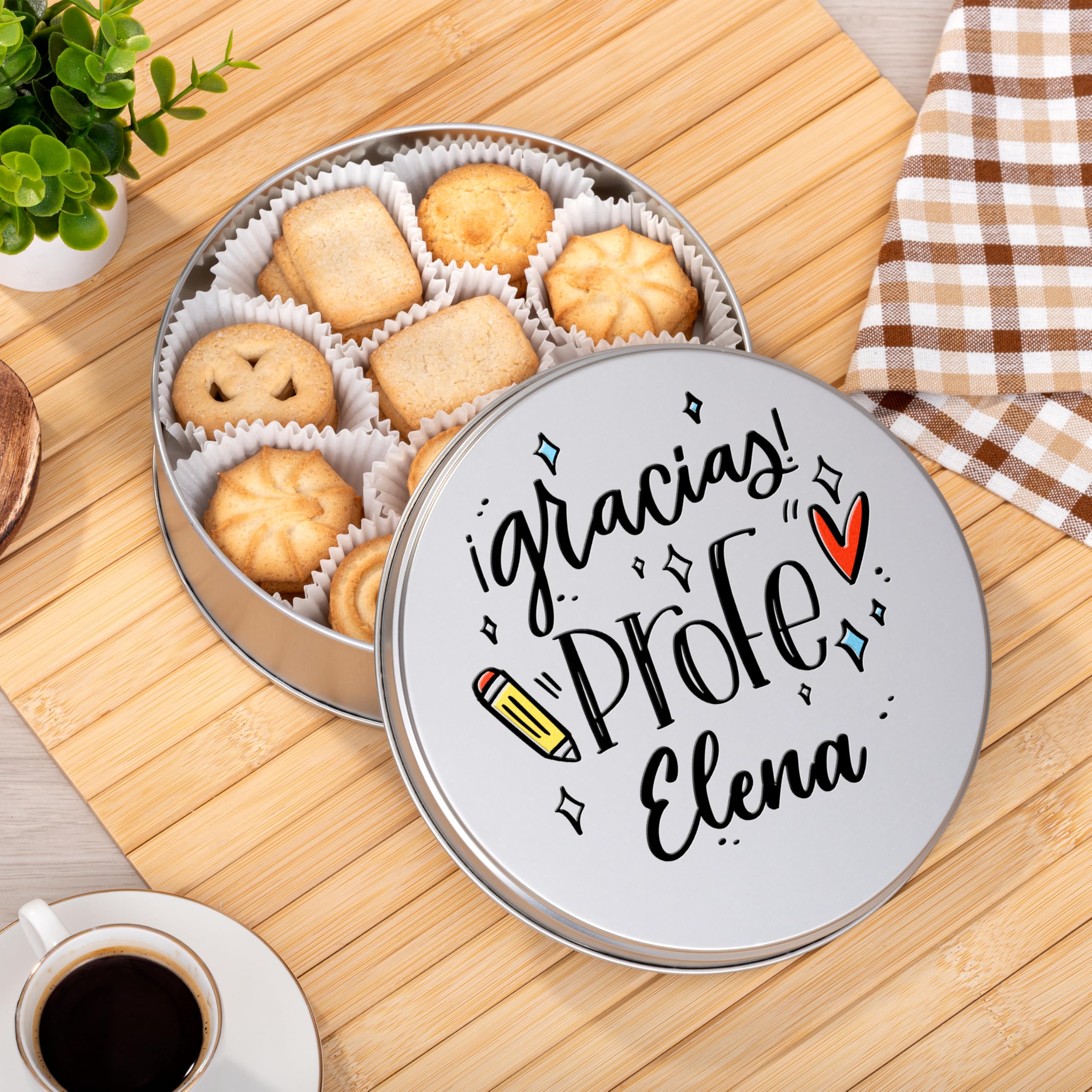 Made In Gift | Lata de Galletas Personalizada para Profesores – Regalo Fin de Curso con Nombre y Mensaje – Caja con Galletas de Mantequilla para Maestros y Seños (Gracias profe)