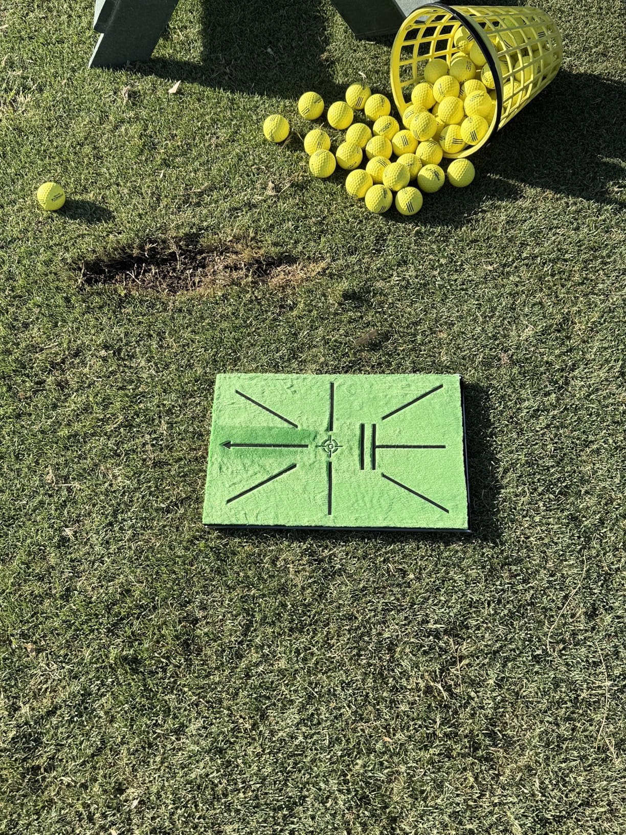 Golf Schlagmatte – Schwungpfad-Erkennung, 35x24 cm AL-Basis mit 7cm Erdspieße – Golf Trainingsmatte für Outdoor, Garten & Zuhause, Indoor & Golfplatz, Direktes Feedback
