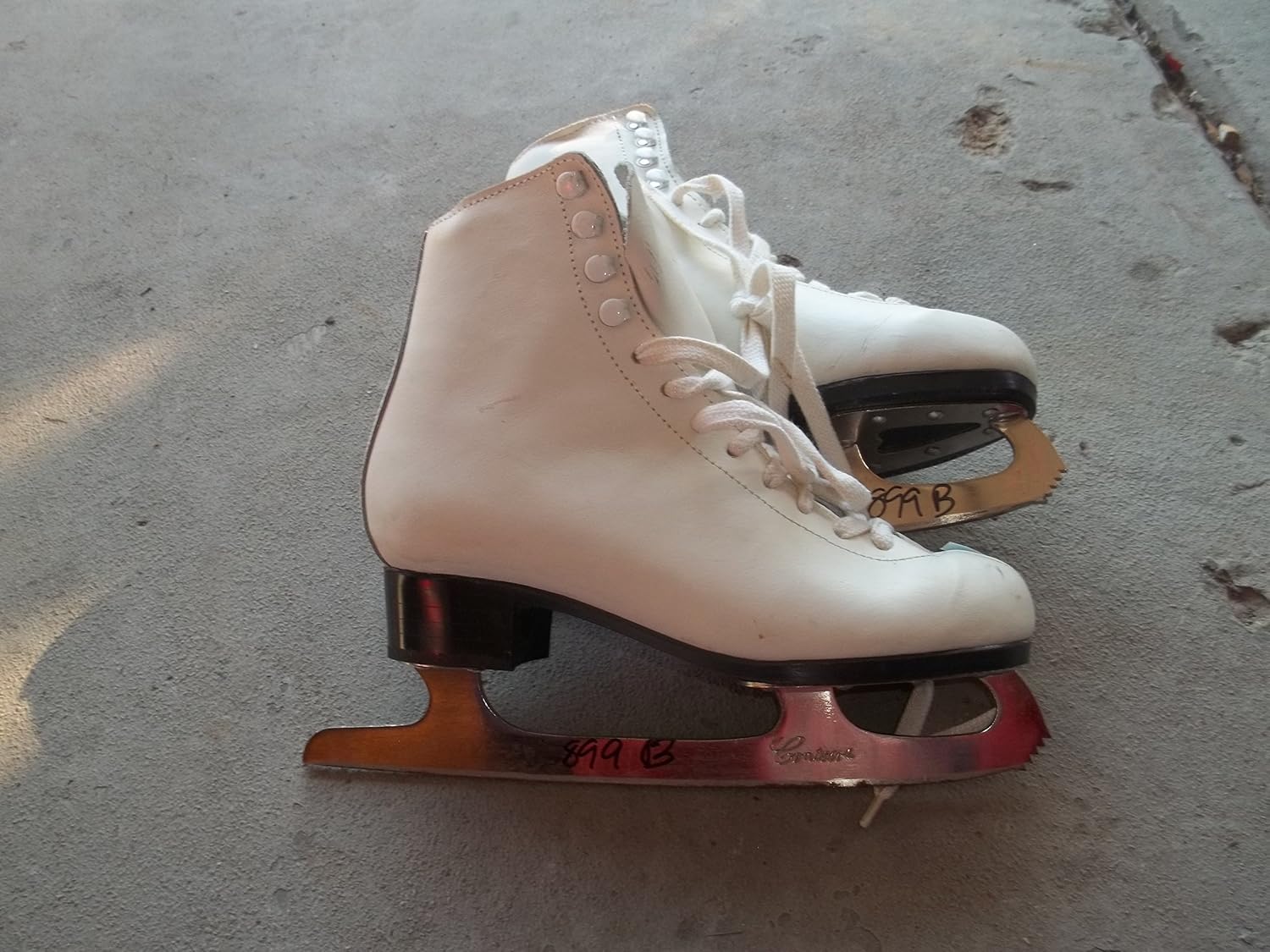 LL Bean White Ice Figure Skates Size 4.0 (Adut/teen