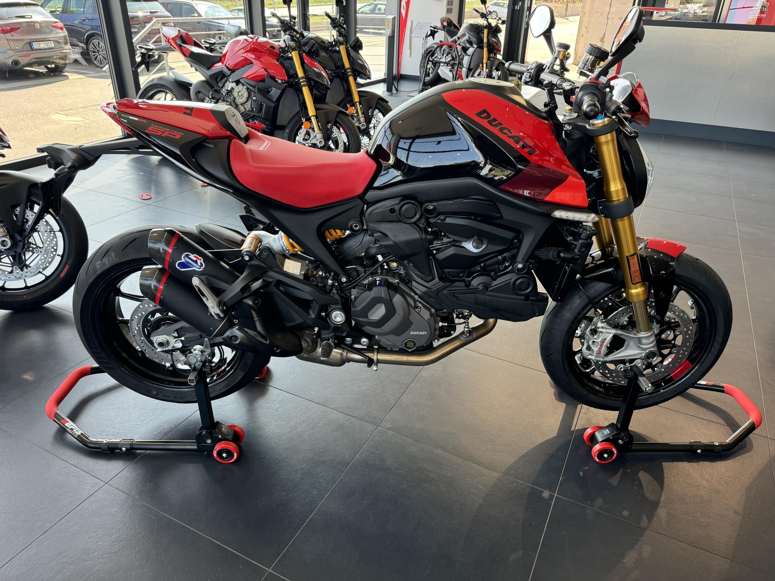 SEFIS D18 stojak na motocykl, zestaw M8, gniazda pryzmatyczne, przednie i tylne koło, podnośnik do motocykli, stojak serwisowy przedni i tylny stojak montażowy do motocykla (czerwony, do Ducati