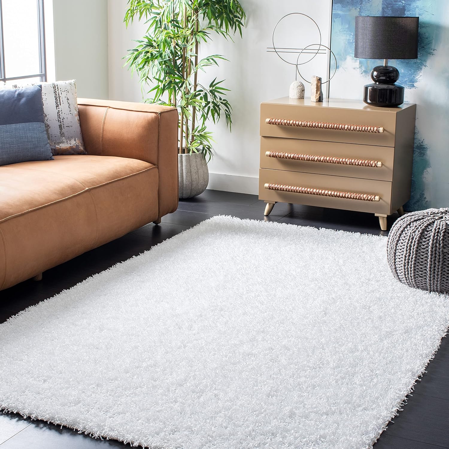 SAFAVIEH Monterey Shag Collection Area Rug - 5' Square, White, Handmade, 2-inch Thick Ideal for High Traffic Areas in Living Room, Bedroom (SG851W)