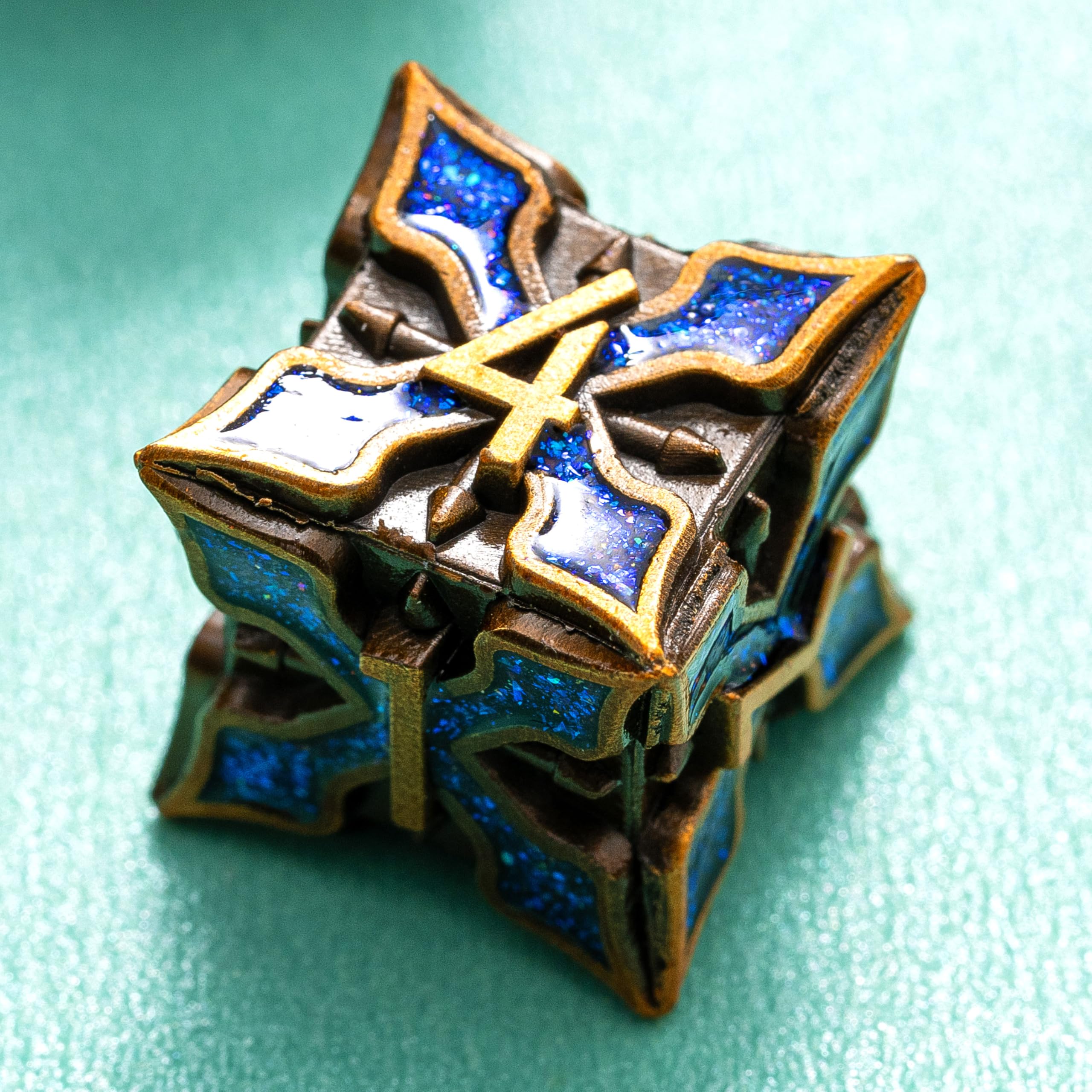 Dadi in metallo per DND, serie Spire Sanctum, set di dadi poliedrici per D&D, giochi di ruolo e altro ancora, rotoli bilanciati, bellissimo set da 7 pezzi per dungeons and dragon (oro antico blu