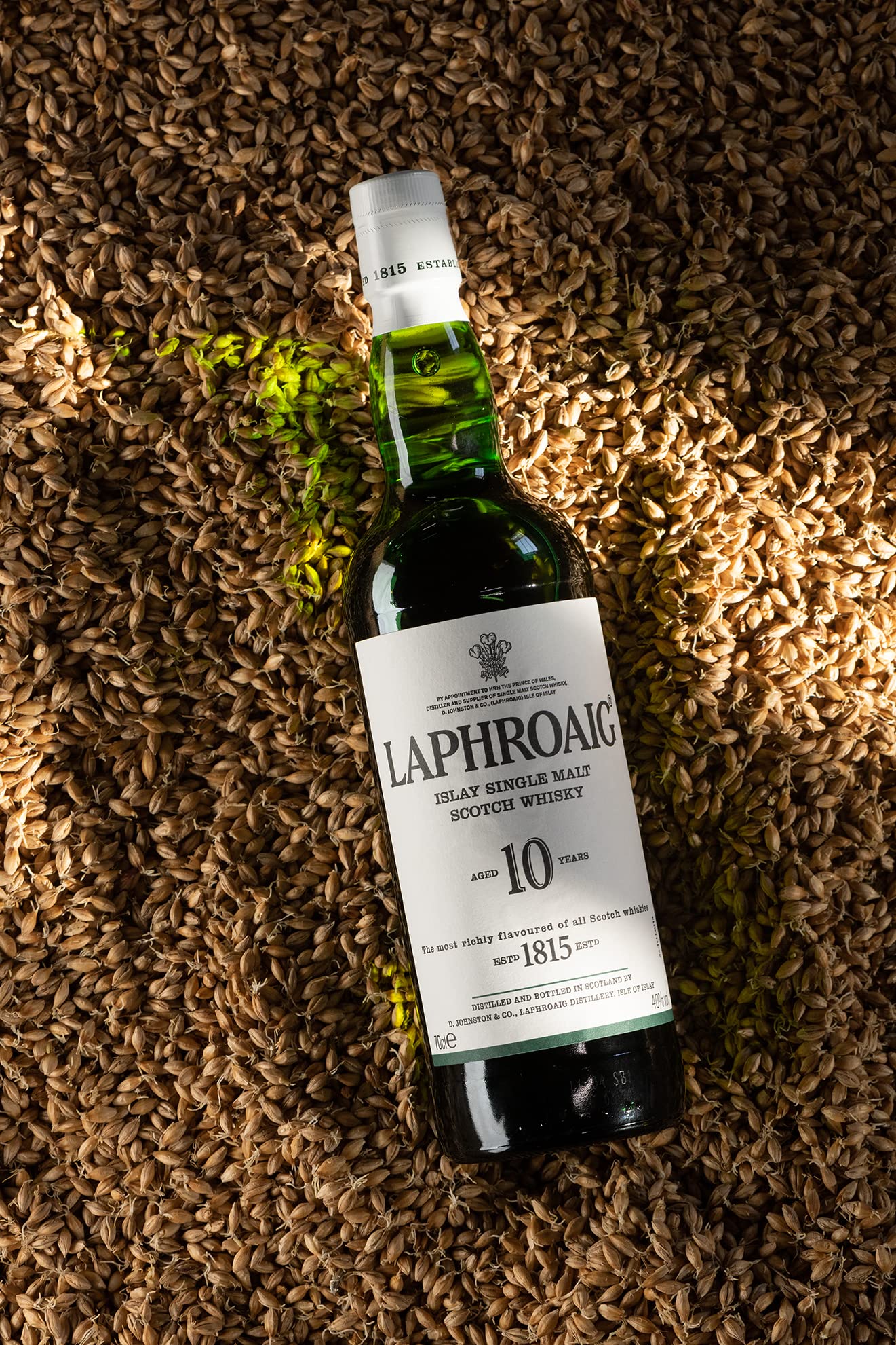 Laphroaig 10 ans Islay Single Malt Scotch Whisky avec étui, Whisky Écossais 40% - 70cl & Jim Beam White Label Kentucky Straight Bourbon Whiskey, Whisky Américain 40% - 70cl