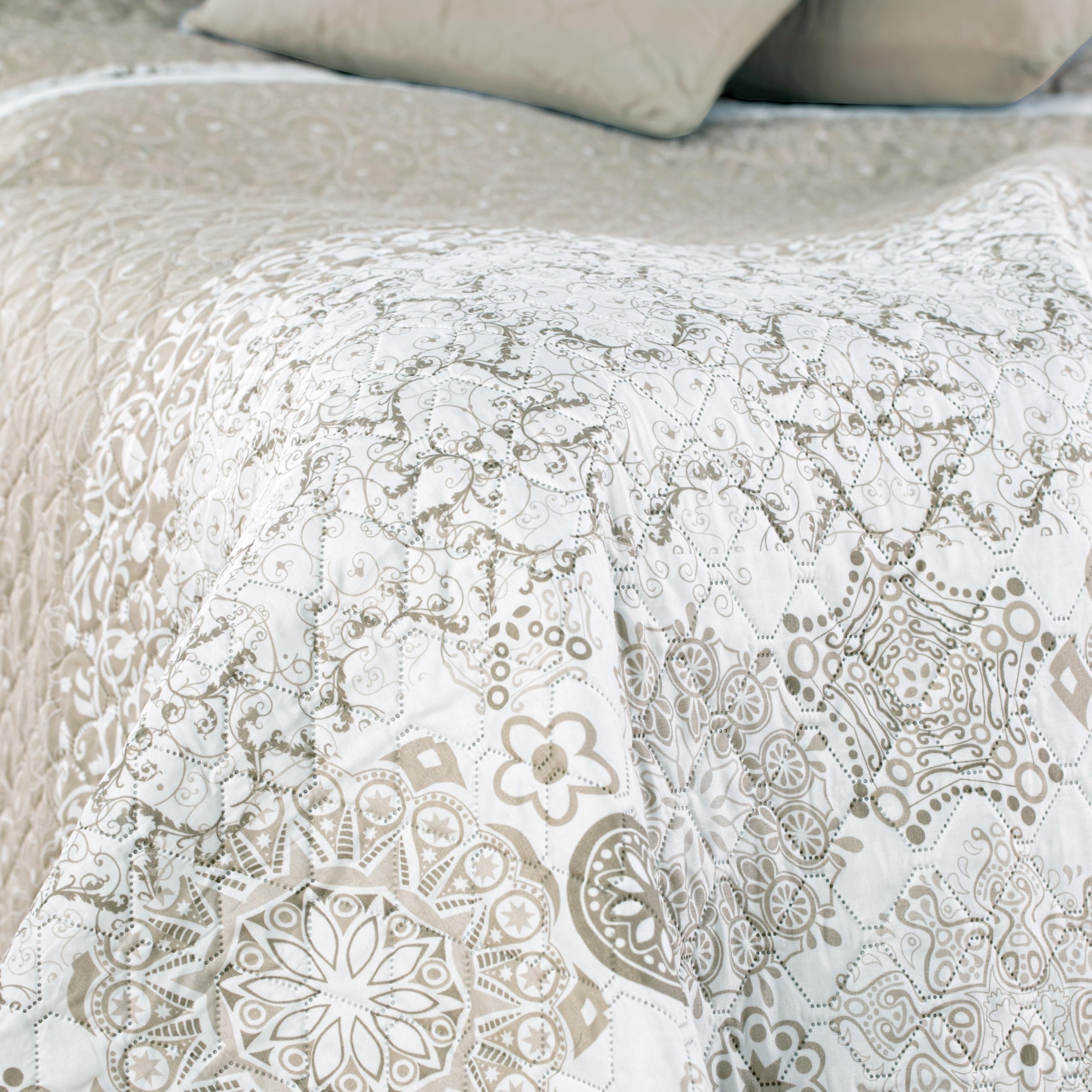DecoKing Narzuta na łóżko 220 x 240 cm w abstrakcyjny wzór dwustronna Alhambra beżowy biały łatwa w pielęgnacji