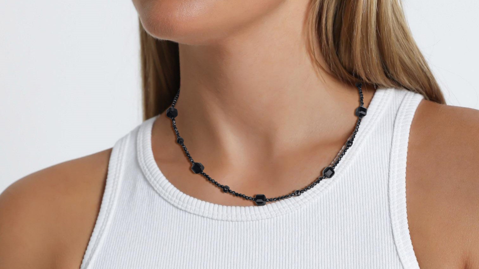 Collana di perle lisce spinello nero opale etiope fuoco naturale 29,1