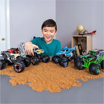 Monster Jam Official Wolf's Head Monster Truck - Wolf's Head Collector 1:24 Scale Die-Cast Vehicle - Chrome Rims and BKT Tread Tires for Use in All Playsets - Collectible for Fans & Birthday Parties
