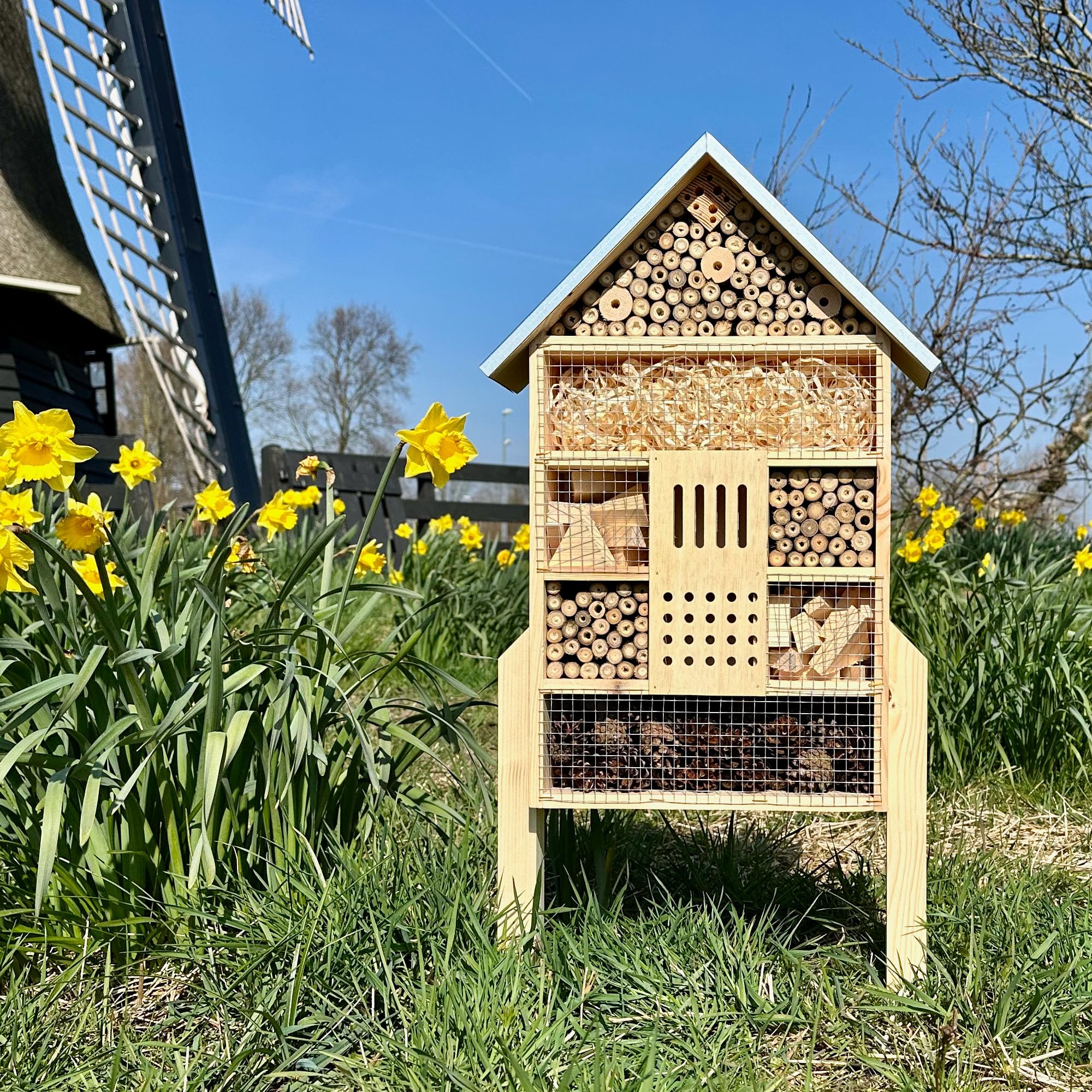 GARTENETAGE Insektenhotel XXL für Bienen und Marienkäfer – 79 x 38 x 11,5 cm – Wetterfestes Insektenhaus mit 7 Fächern – Schutz und Nisthilfe für Wildbienen, Schmetterlinge und Florfliegen