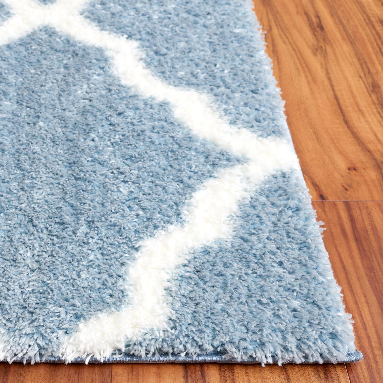 SAFAVIEH Tahoe Shag Collection Area Rug - 9' x 12', Blue & White, Trellis Design, Non-Shedding & Easy Care, 1.2-inch Thick Ideal for High Traffic Areas in Living Room, Bedroom (THO675M)