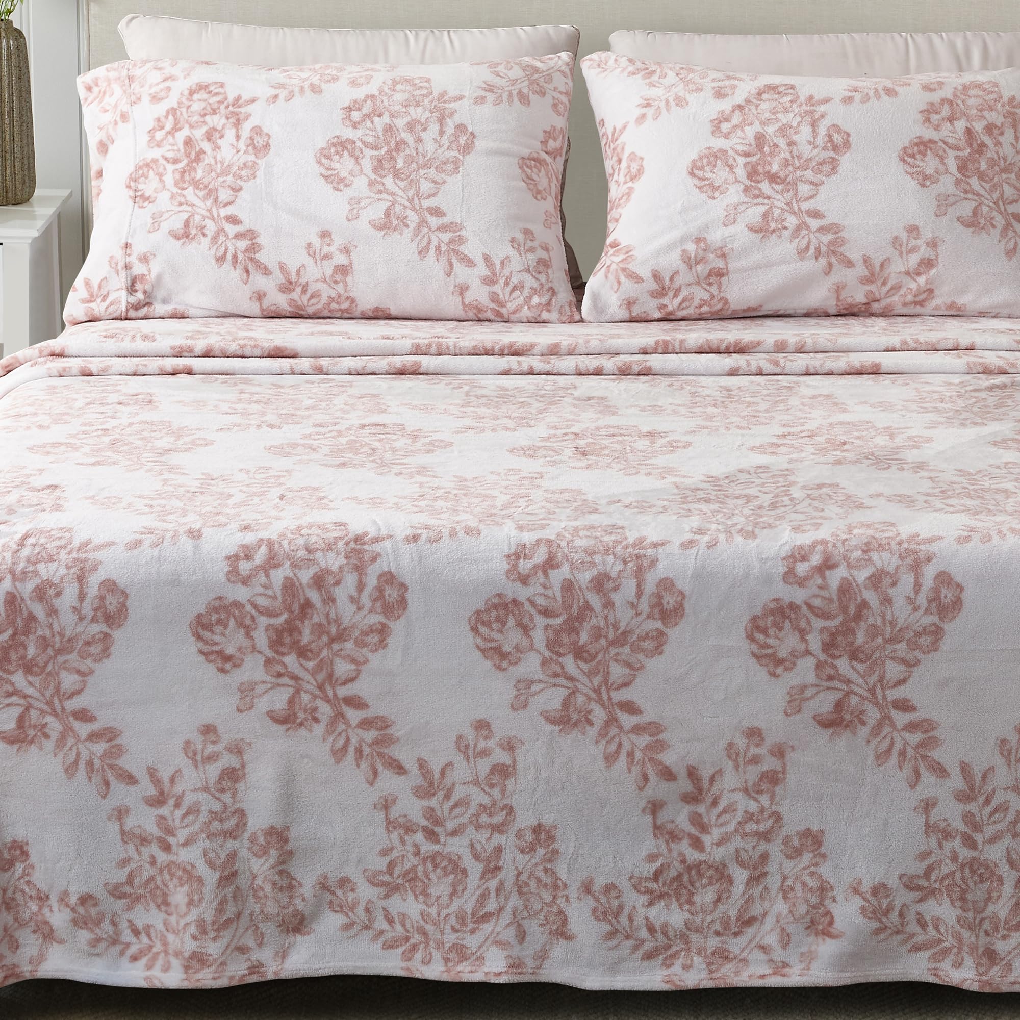 Great Bay Home Extra Soft Velvet Plush Full Micro Fleece Sheet Set | Deluxe Microplush Non Pilling Sheets, Deep Pocket | Lavish Sherpa Velvet Luxe Collection (Full, Toile - Blush Pink)