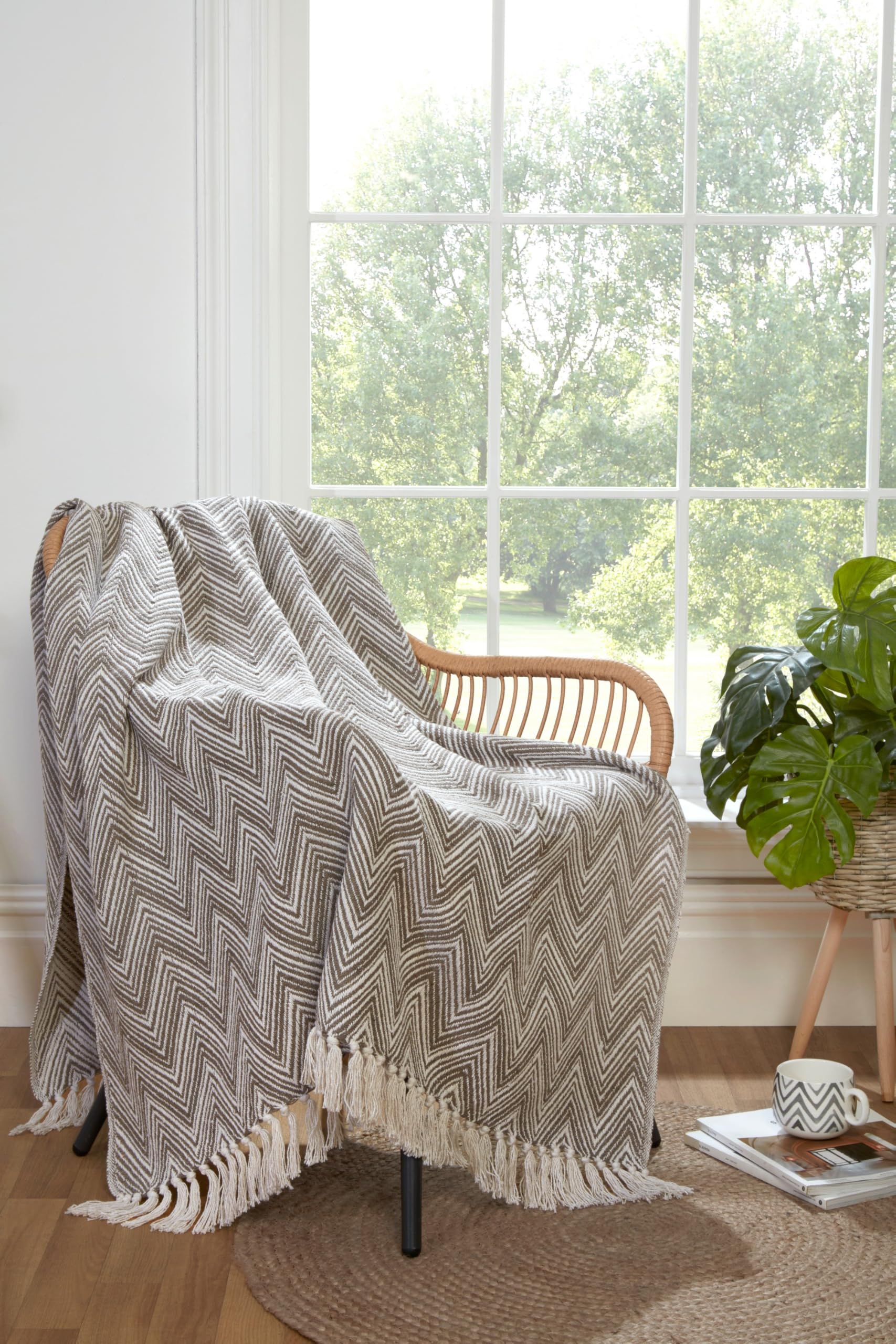 Plaid géométrique naturel Chester Zig Zag : grand jeté doux pour vos soirées cocooning au salon