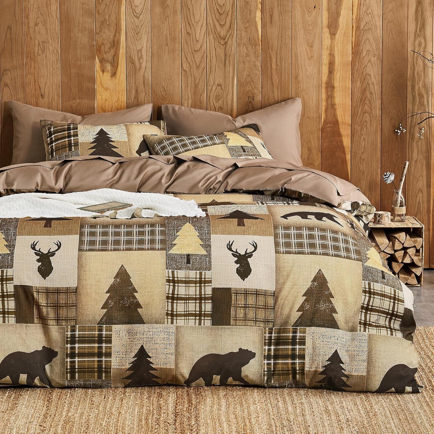 Wake In Cloud - Rustic Comforter Set, Cabin Western Christmas Holiday Country Theme with Bear Deer Lodge Patchwork, Soft Lightweight Bedding, 3 Pieces, Taupe Brown, King Size