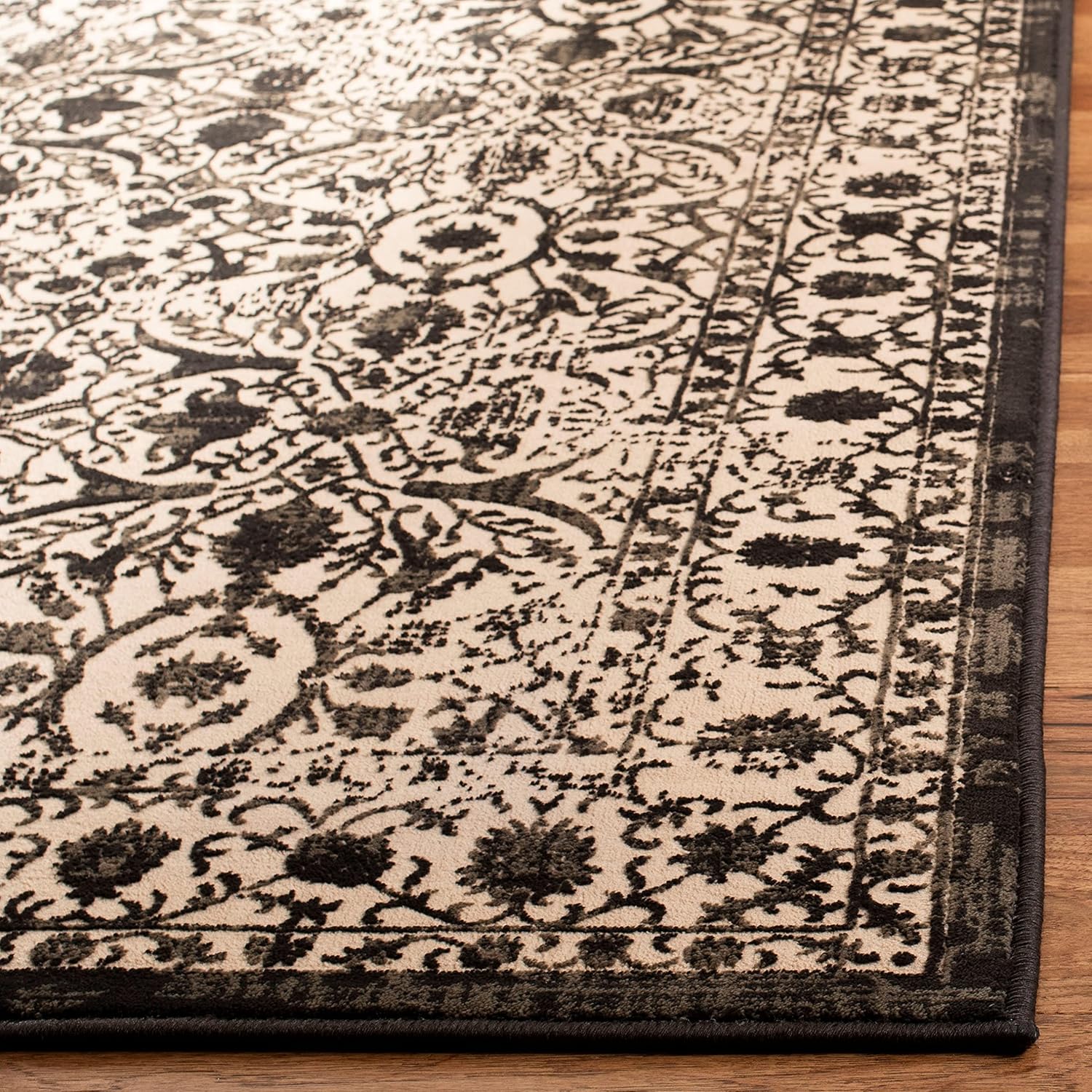 SAFAVIEH Brilliance Collection 5'1" x 7'6" Cream / Black BRL502C Vintage Oriental Area Rug