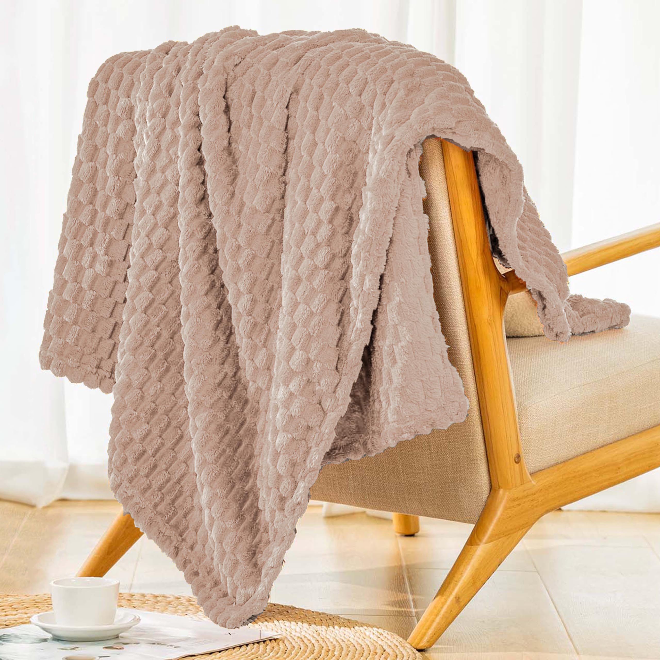 BnuitlandLight Brown Flannel Throw Blanket (50X70 inches), 300 GSM Fleece Cozy Warm Soft Home Decor Lightweight Bed Sofa Blanket for Adults, Suitable for All Seasons.