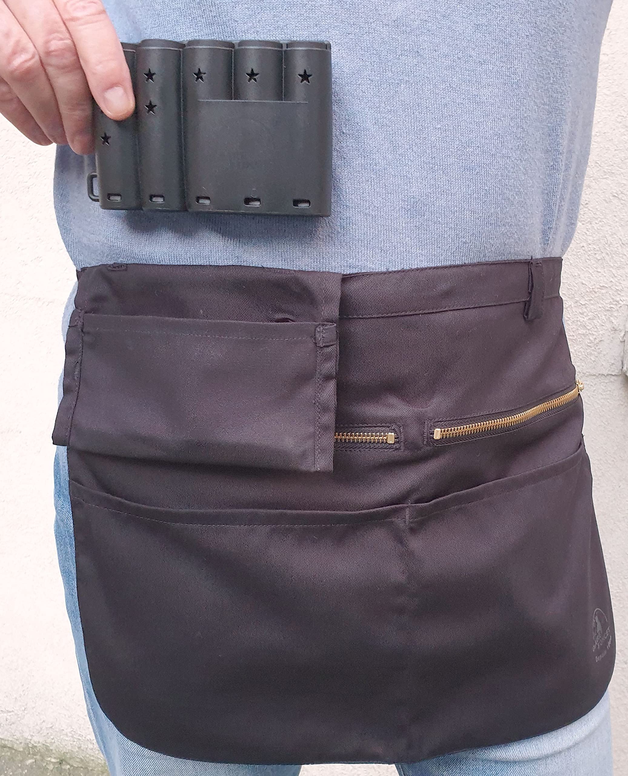 Tablier Serveur, Serveuse, barman, barmaid, restauration, forain, commerçant, maraîcher, plagiste, 5 poches, coloris noir, facile d’entretien, finition soignée