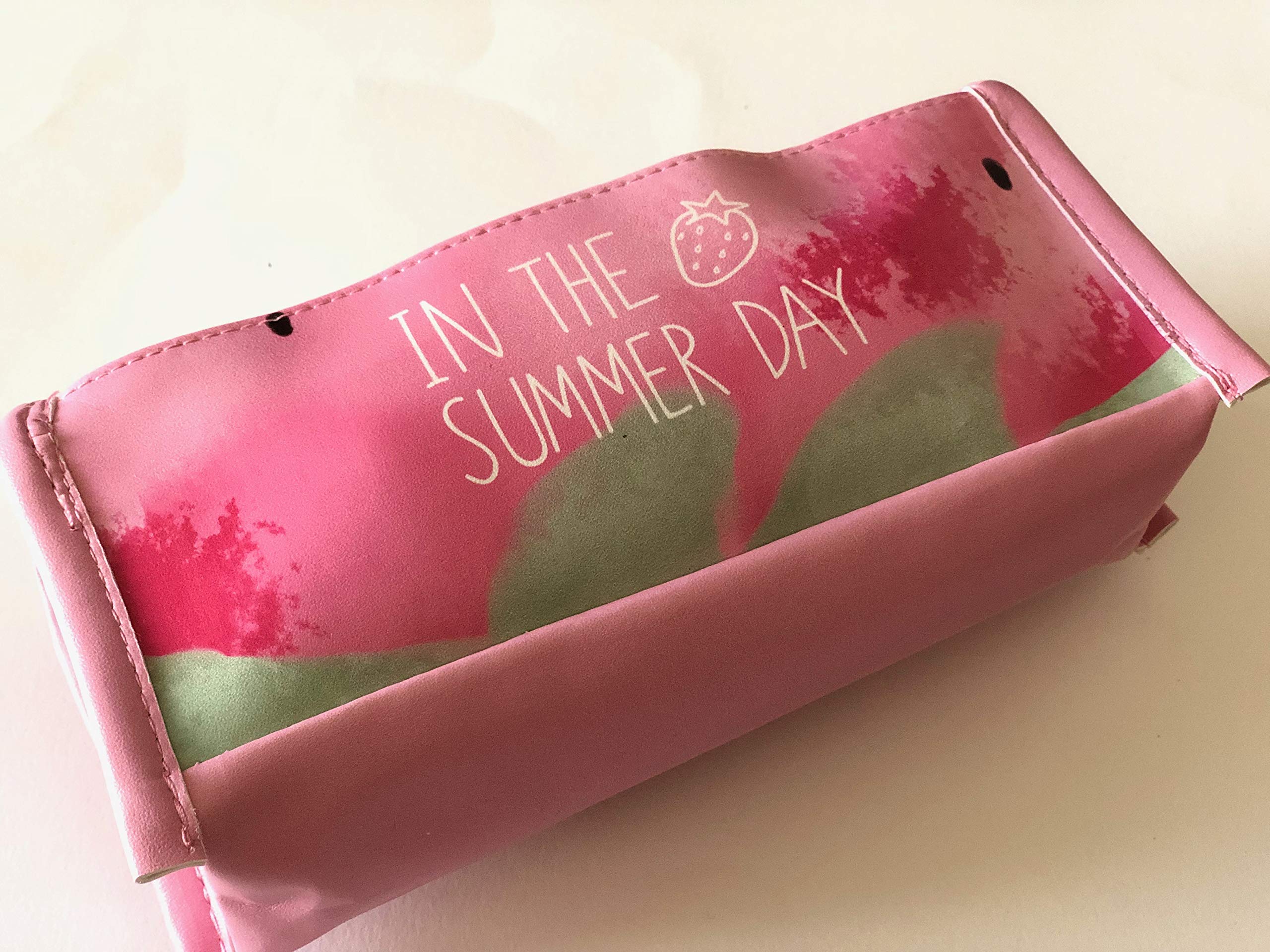 : ペンケース いちご 苺 Strawberry 筆箱 小物入れ 国旗柄