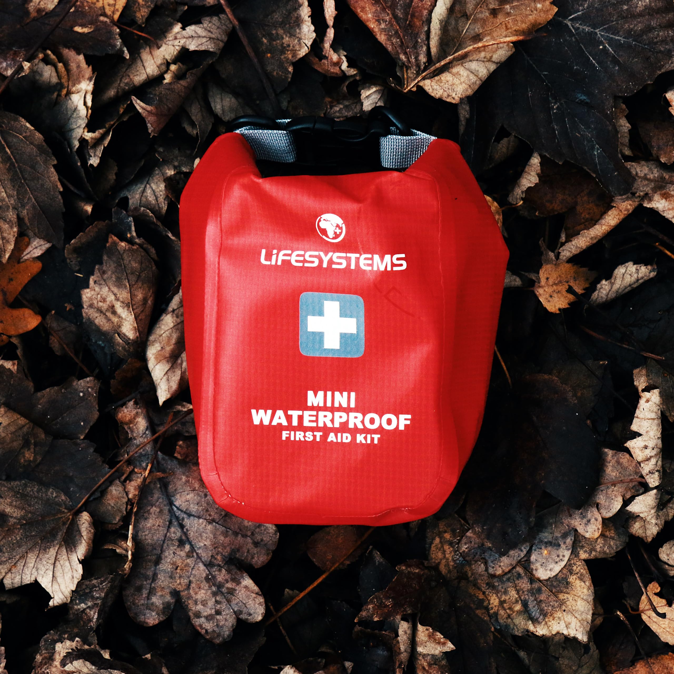 Lifesystems Kit de premiers secours étanche, contenu certifié CE, spécialement conçu pour les sports nautiques et les activités de plein air
