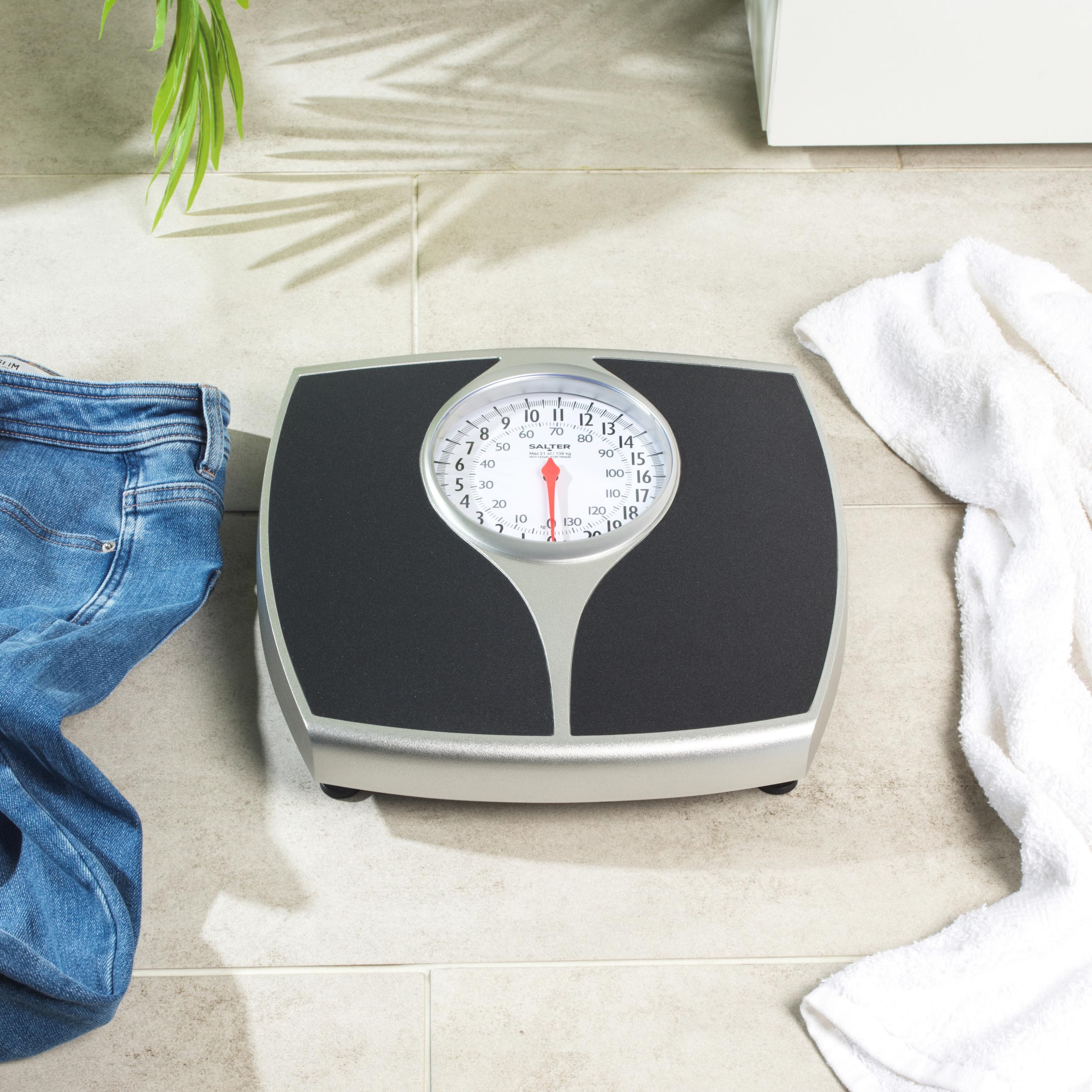 Salter 148 BKSVDR Speedo Waga mechaniczna, duża czytelna tarcza, zakres do 136 kg, czarna/srebrna