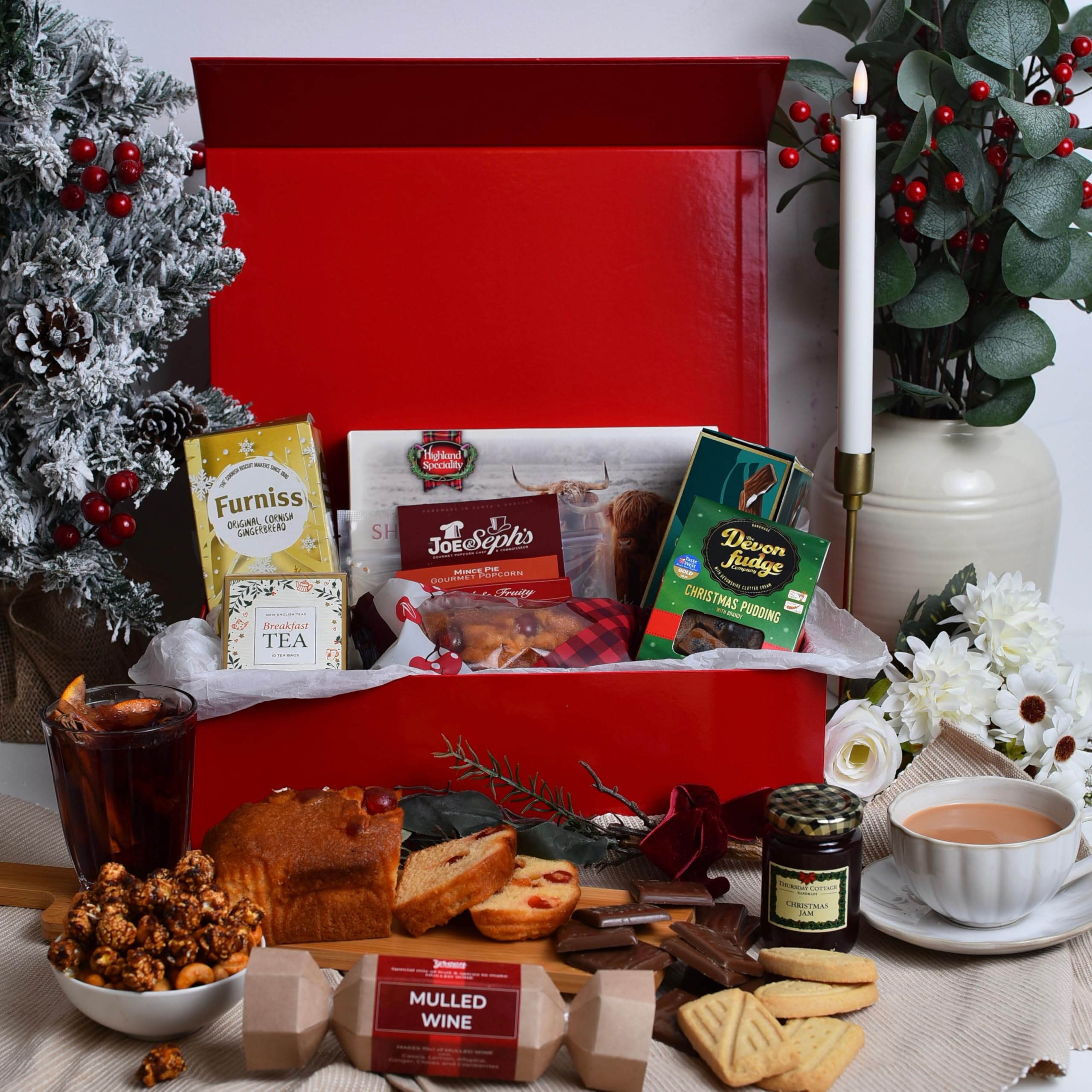 Traditional Treats Hamper - Premium Christmas Food Hamper For Couples, Families - With Mulled Wine Spice (Makes one Bottle), Tea, Fruit Cake, Mint Chocolate - Festive Treats - Xmas Gifts For Men Women