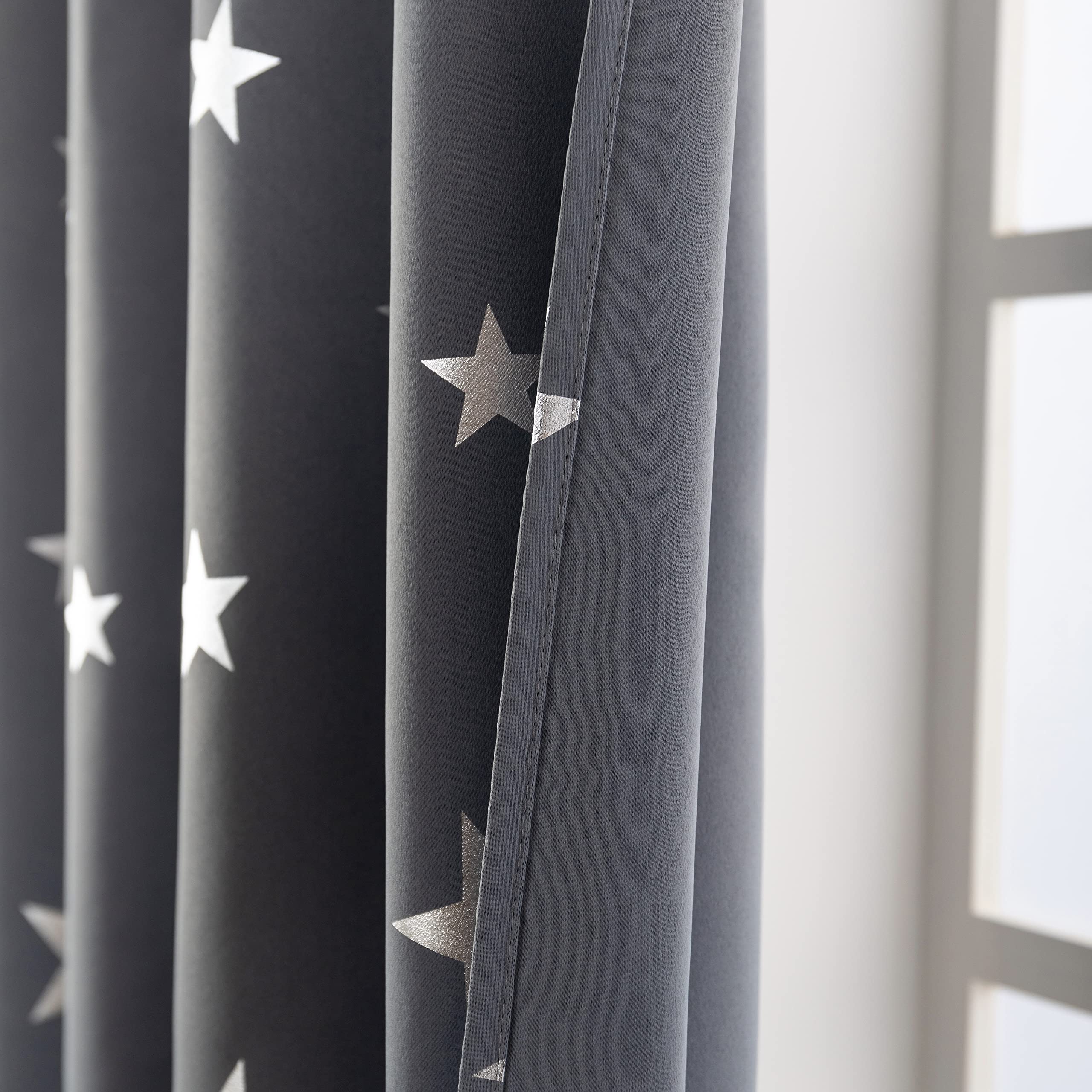 GIRASOLE HOME® Paire de rideaux occultants doux fantaisie étoiles argentées Rideau doux pour intérieur avec œillets 2 panneaux (gris, 140 x 145 cm)