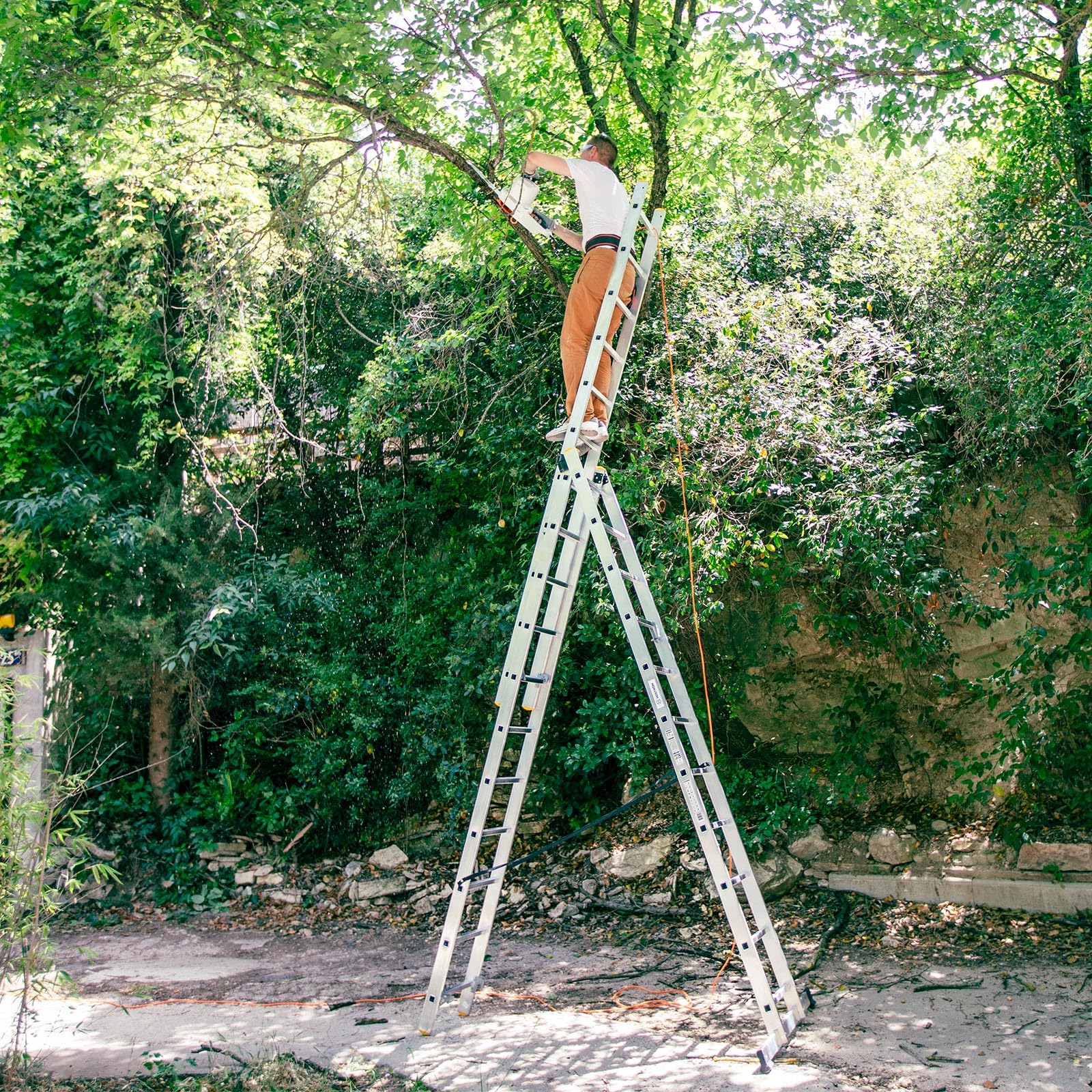 Scala a sfilo a 3 rampe StablePro, gradini 3x11 in alluminio, allungabile, 6 posizioni, altezza massima di lavoro 6,31 m, 5 anni di garanzia, Hostrom