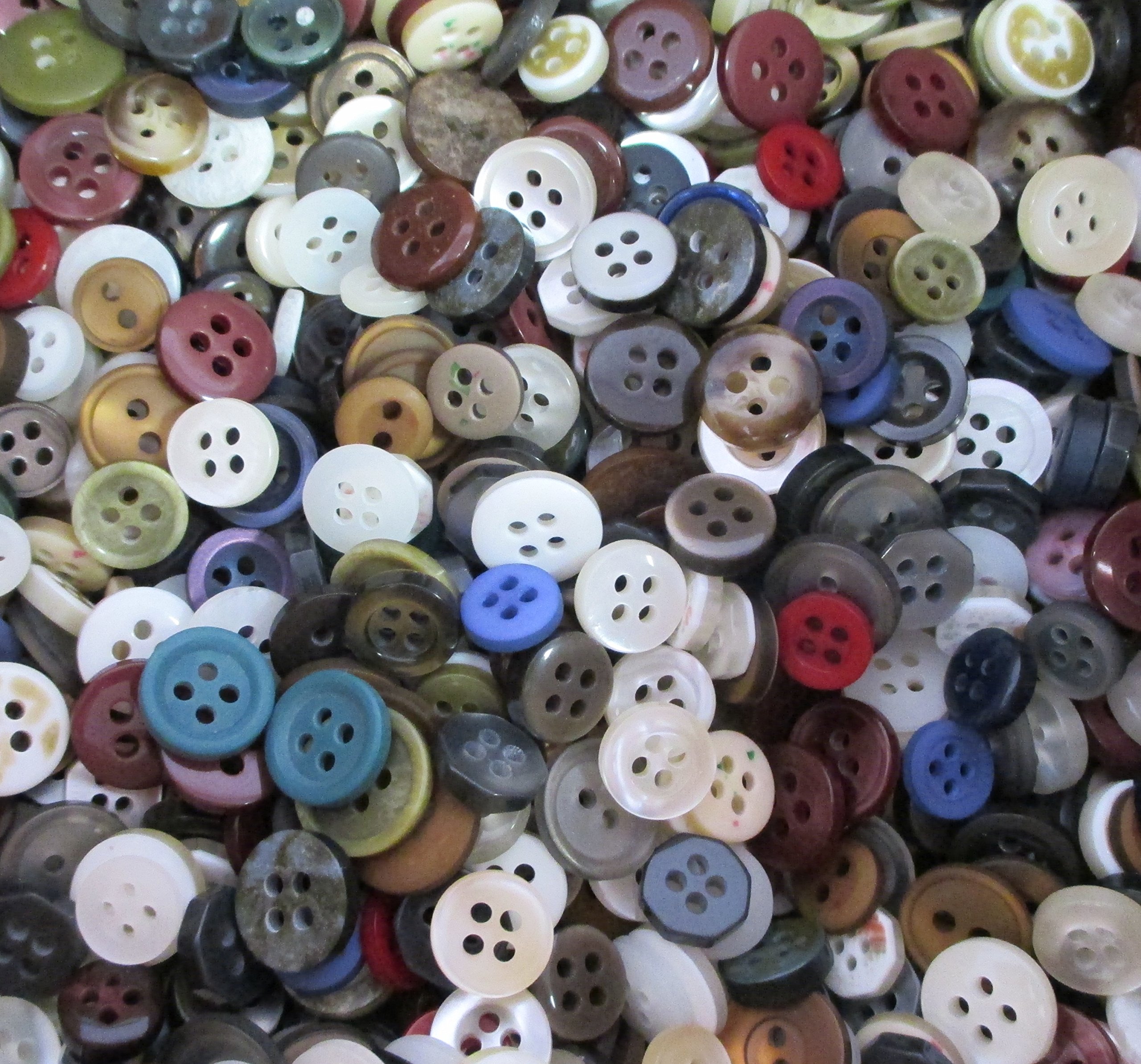 Multicolor Other 200 X Mixed Colour Round Resin Shirt Buttons For Sewing Repairs, Decoration, Card Making, Scrapbooking, Crafts