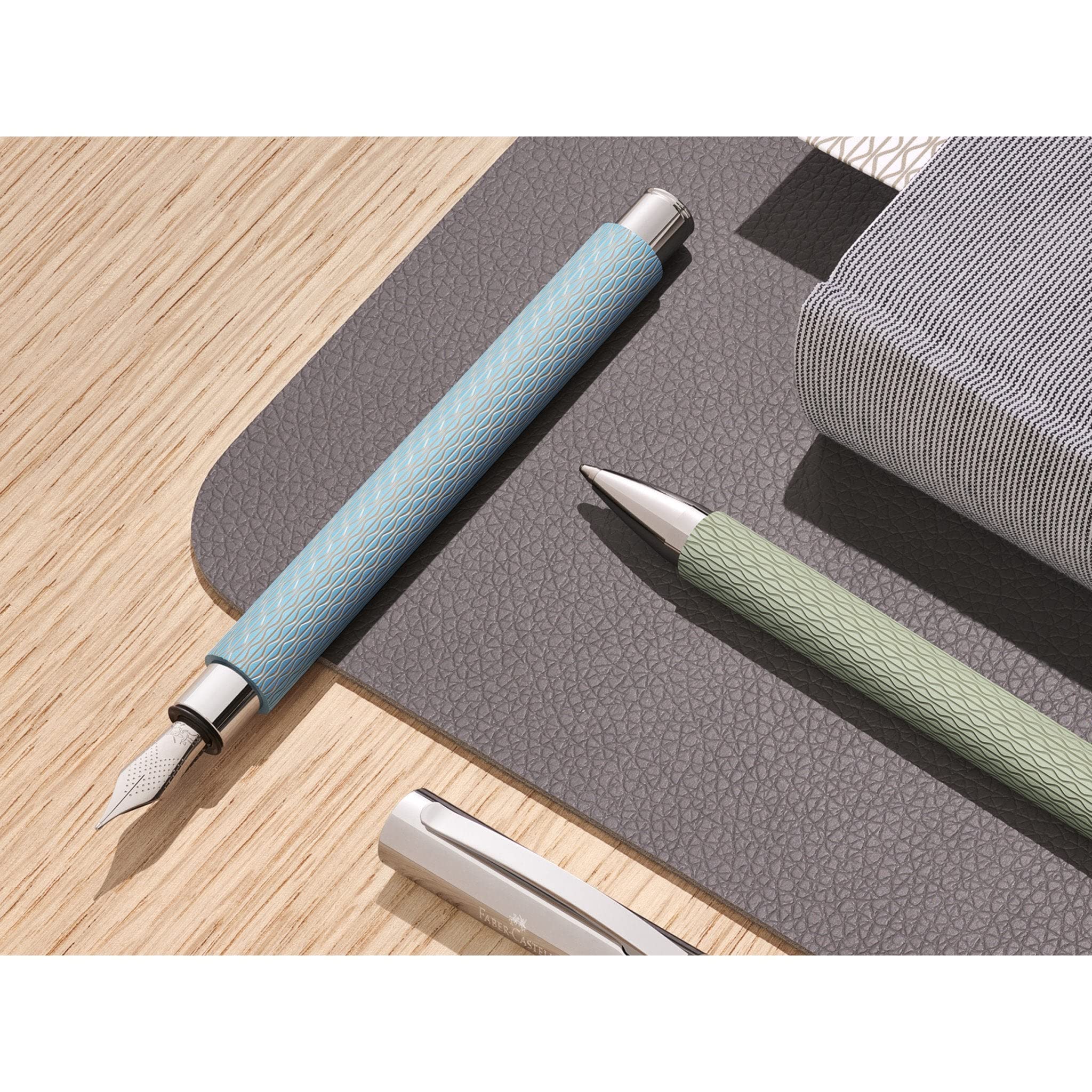Faber-Castell 147000 Ambition Opart - Pluma estilográfica (punta M, 1 unidad), color azul