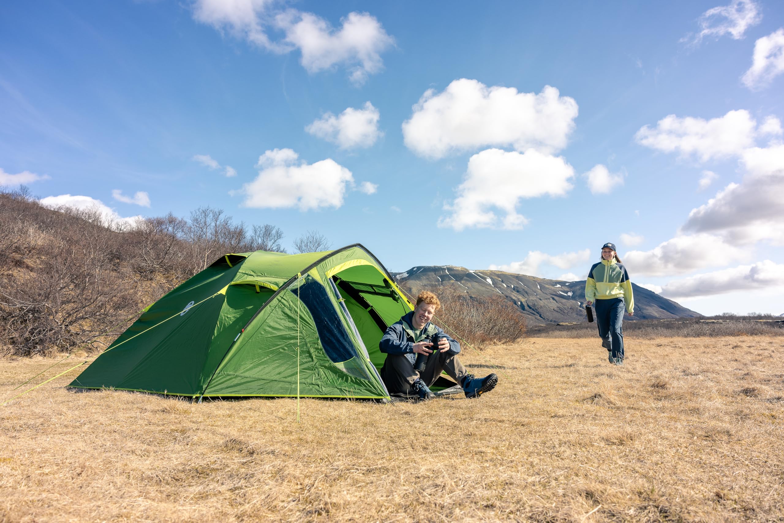 Coleman Namiot Darwin 4 Plus BlackOut, kompaktowy namiot kopułowy dla 4 osób, specjalna zaciemniona sypialnia, lekki namiot kempingowy, świąteczny i turystyczny, wodoodporny 4500 mm, 4 osoby, z wszytą