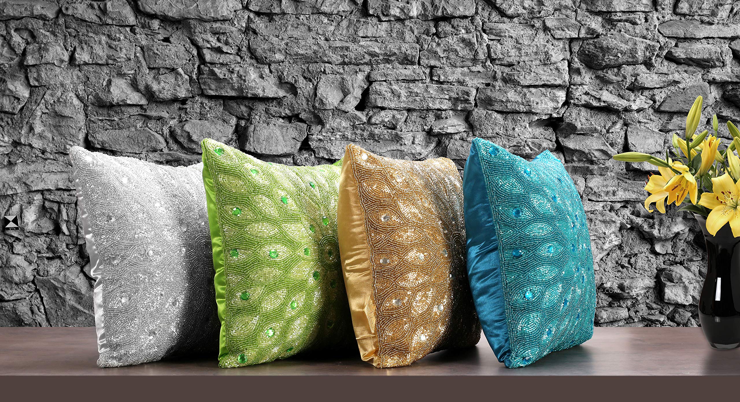 Lot de 2 housses de coussin de Noël, housses de coussin décoratives avec perles faites à la main par des artisans qualifiés, un accessoire beau et élégant pour habiller votre canapé, canapé, lit –