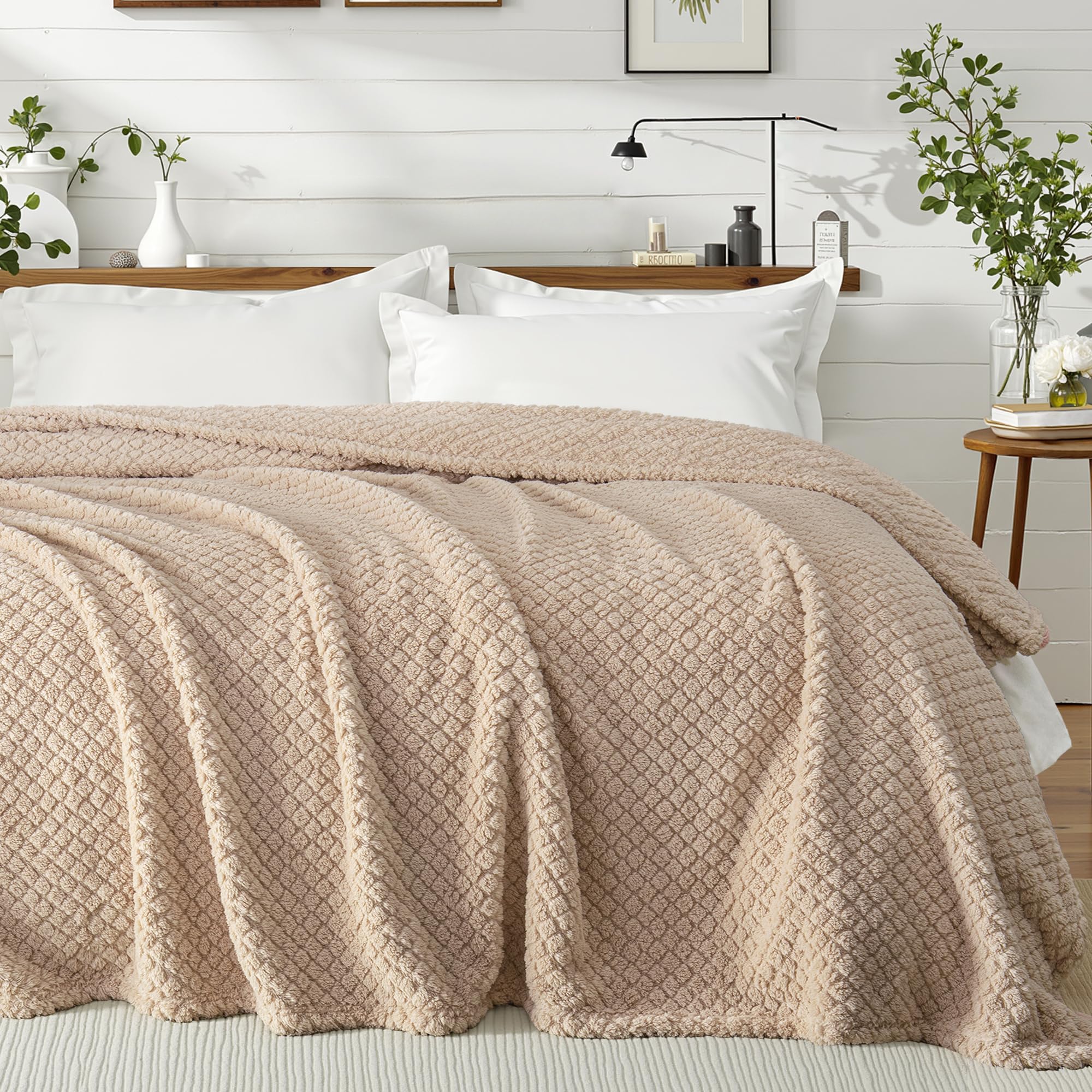 Exclusivo Mezcla Queen Size Flannel Fleece Blanket, Super Soft Jacquard Bed Blanket, Lightweight Fuzzy Warm for All Seasons, 230x230 CM, Camel