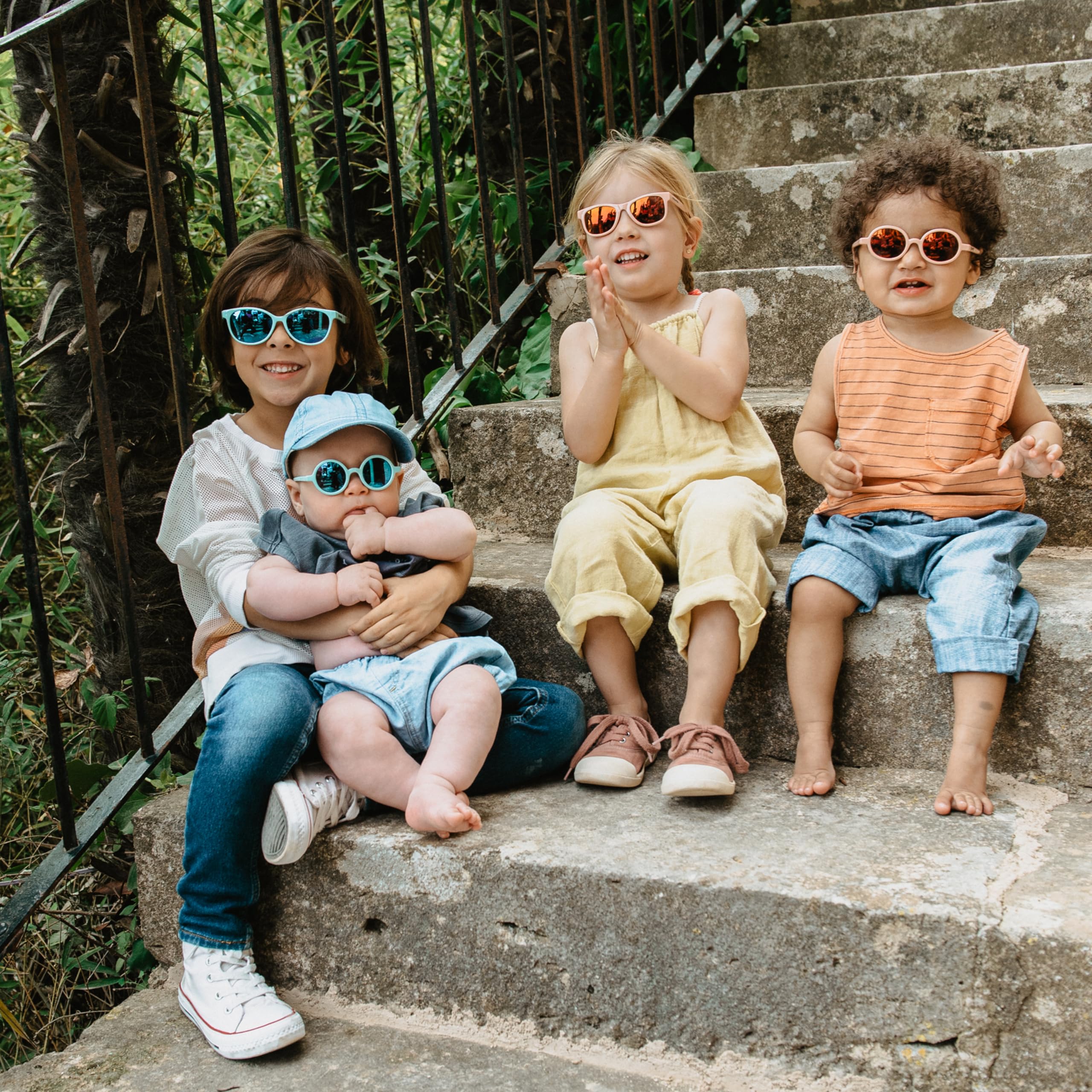 Suavinex Sonnenbrille für Babys von 0 bis 12 Monaten, polarisiert, mit UV400-Filter, Cat. 3, 100 % UVA- und UVB-Schutz, mit Hülle, sehr flexibel und leicht
