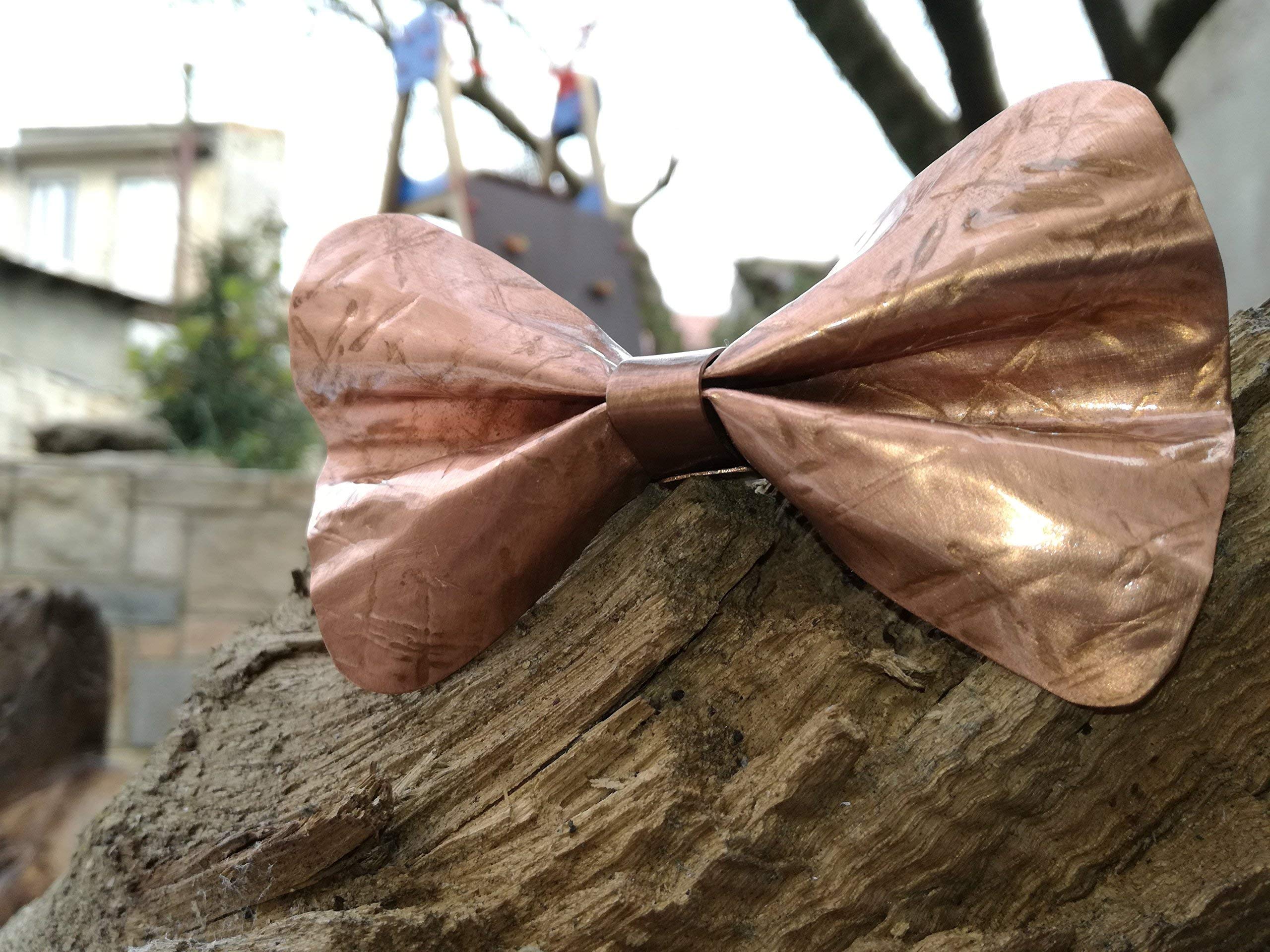 papillon in rame, realizzato a mano in metallo. Rame martellato effetto tessuto