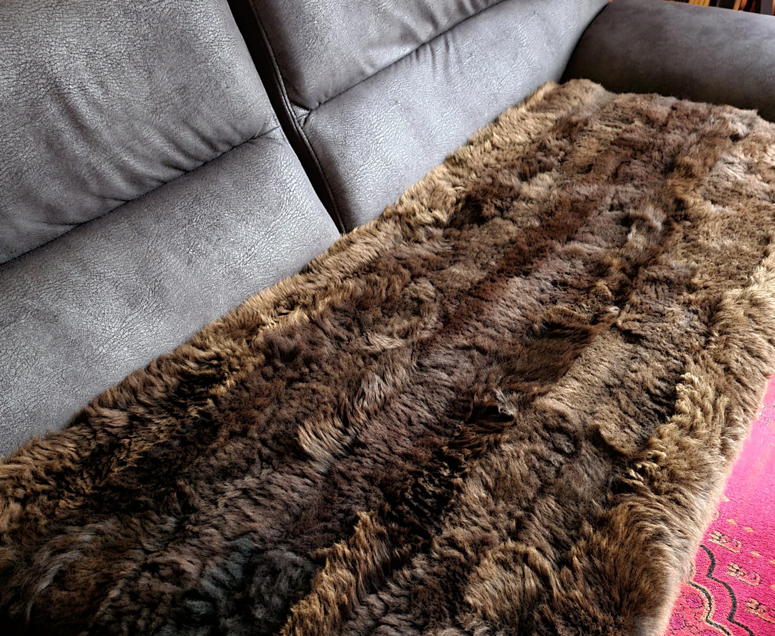 Tolle Hundedecke aus echtem Lammfell - naturbelassen braun | Tierdecke für Haus und Auto | als Hundebett oder Teppich oder Couchauflage