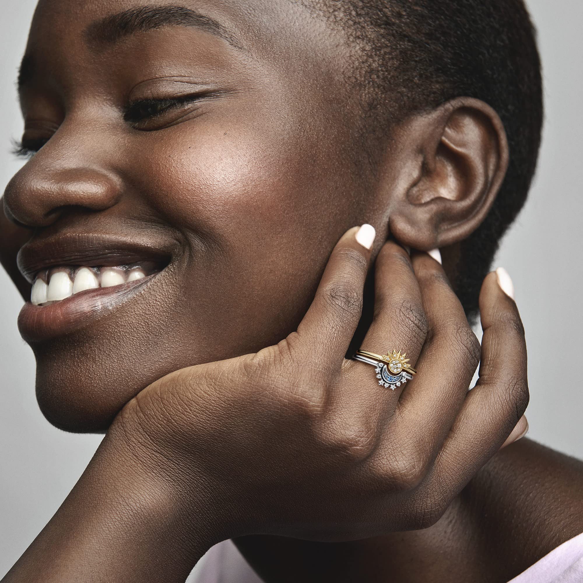 PANDORA Moments - Anello sole luminoso, placcato in oro 14k, con pietre di zirconia cubica incolori