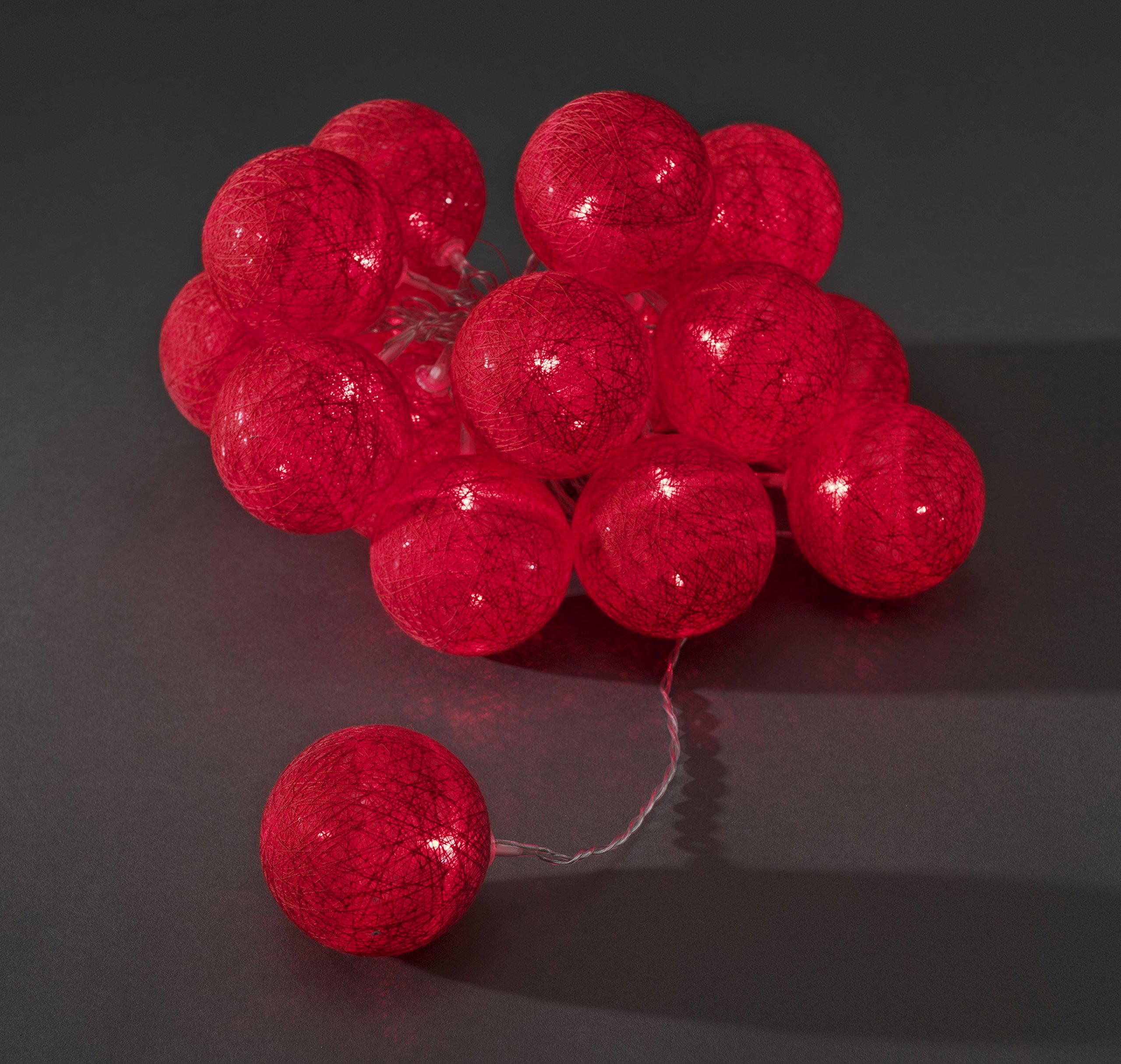 Konstsmide LED Dekolichterkette, rote Baumwollkugeln, groß, 16 rote Dioden, 24V Innentrafo, transparentes Kabel - 3136-553