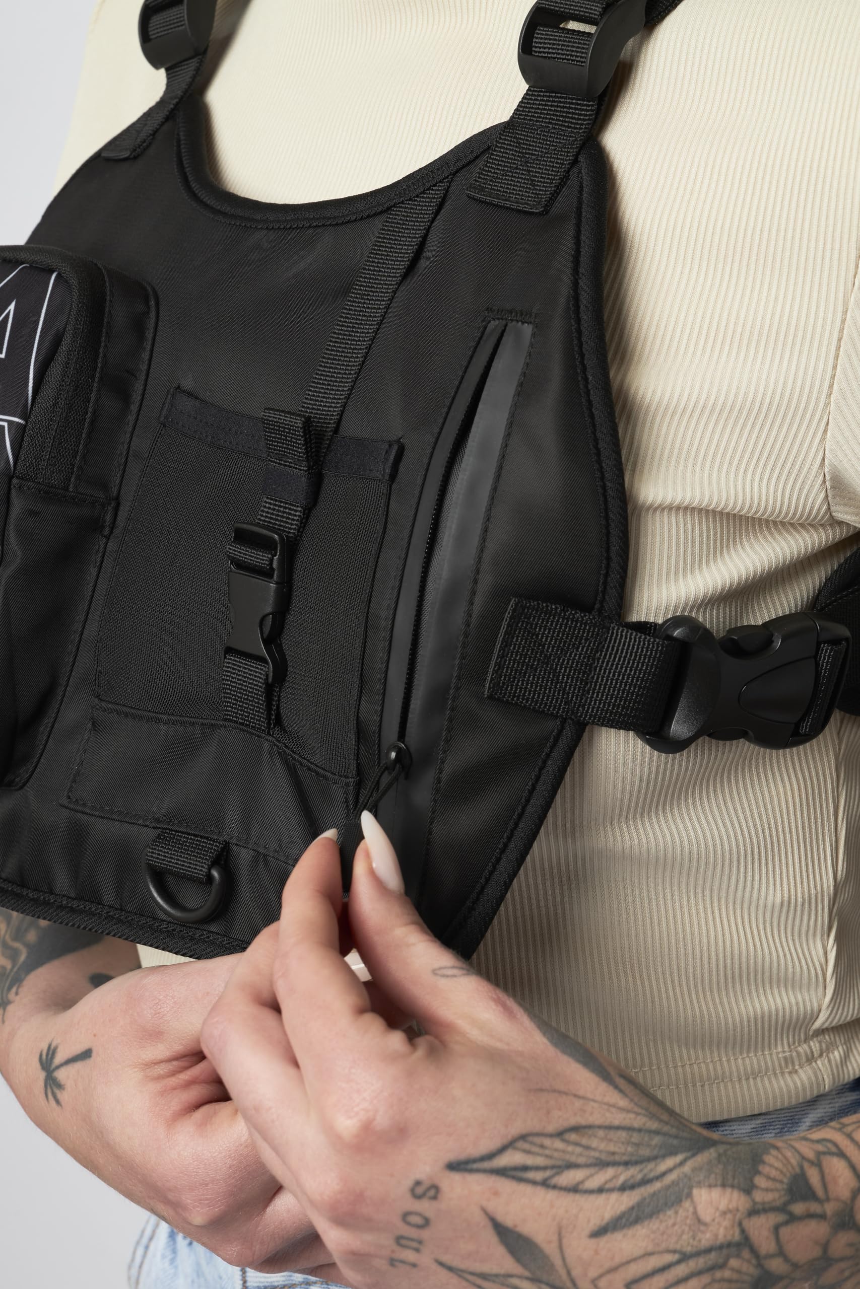 Caméra d'action universelle téléphone poitrine sangle harnais montage pour smartphone, sac à dos multifonctionnel avec poches, sports extrêmes tels que moto, vélo, accessoire mobile (blanc )