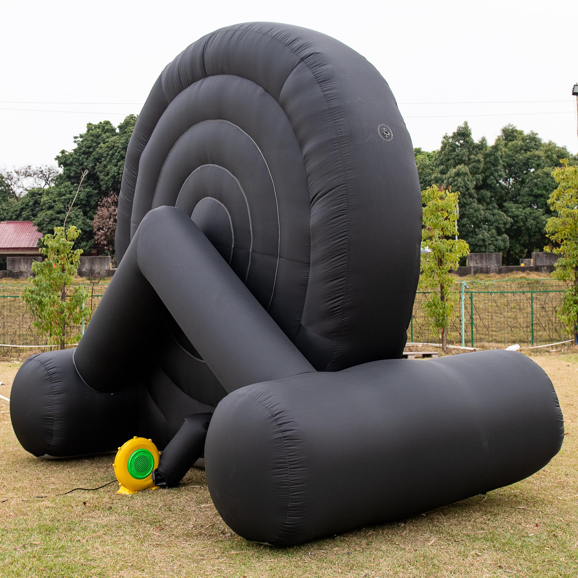 Bersaglio Gonfiabile per Freccette da Calcio All'aperto (3 m di Altezza) - Include 8 Palline e Ventilatore da 370 W - Gioco Gigante con Grande Bersaglio
