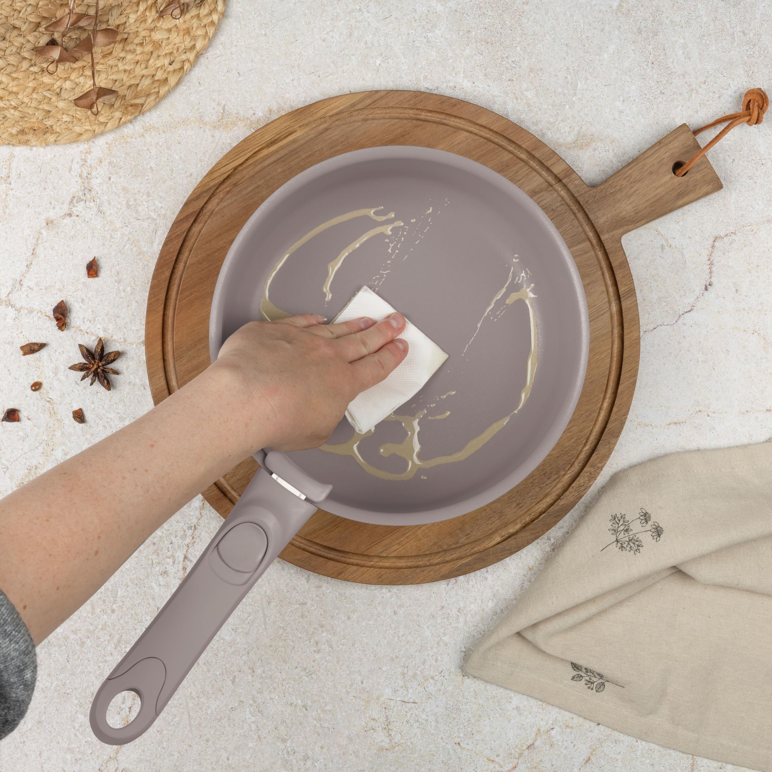 Berlinger Haus 13-teiliges Kochgeschirr-Set mit Titanbeschichtung - Taupe Nordic Collection, antihaftbeschichtet, langlebig, induktionsgeeignet, pflegeleicht, elegantes Design