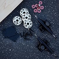 Vista 3 de Camiones Cal 7 de 4.803 in con ruedas, cojinetes y herrajes