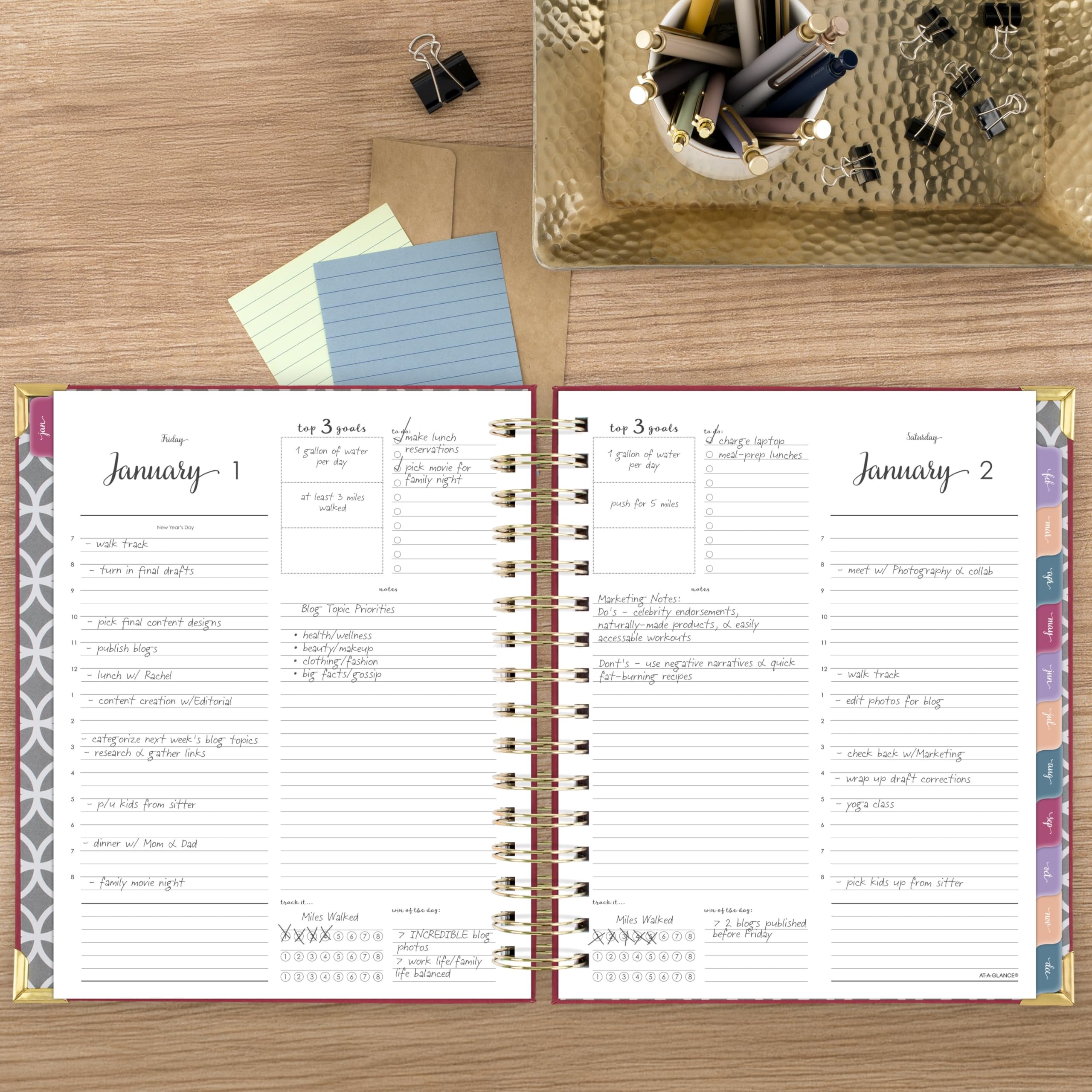 AT-A-GLANCE Agenda 2027, giornaliera e mensile, 17,8 x 22,2 cm, copertina rigida, motivo: armonia, colore: bacca (6099-806-59-27)